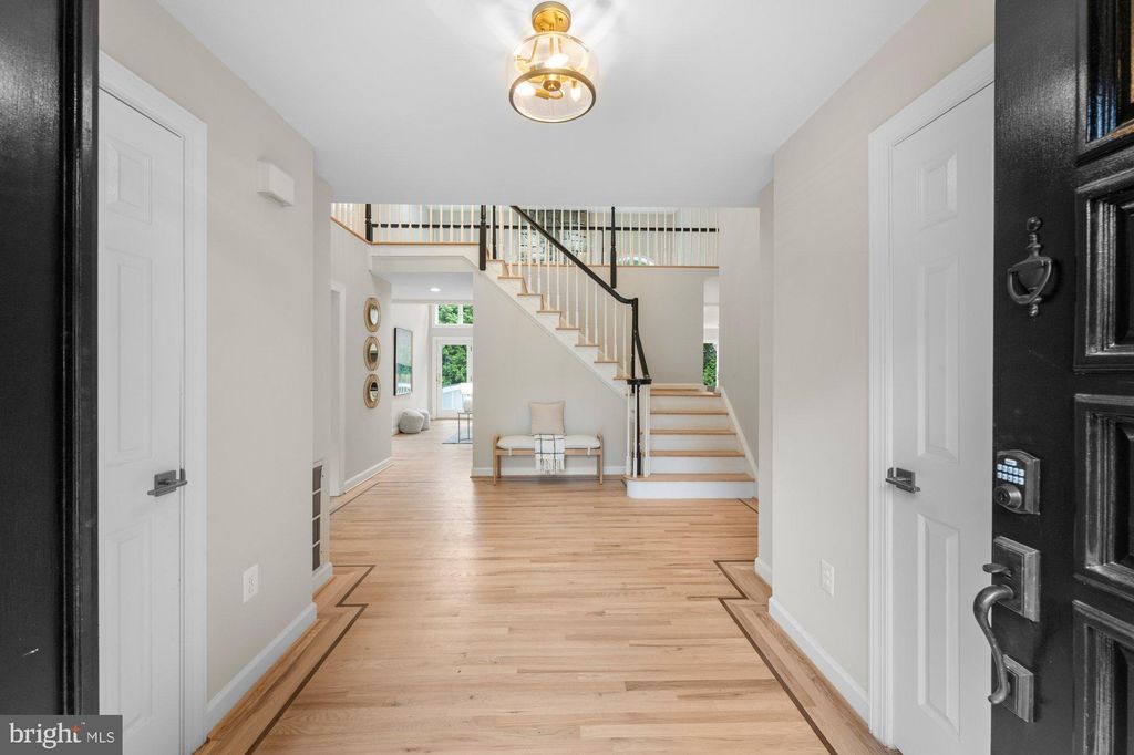 Photo of 6856 Saint Albans Road, MCLEAN, VA 22101 (MLS # VAFX2265352)