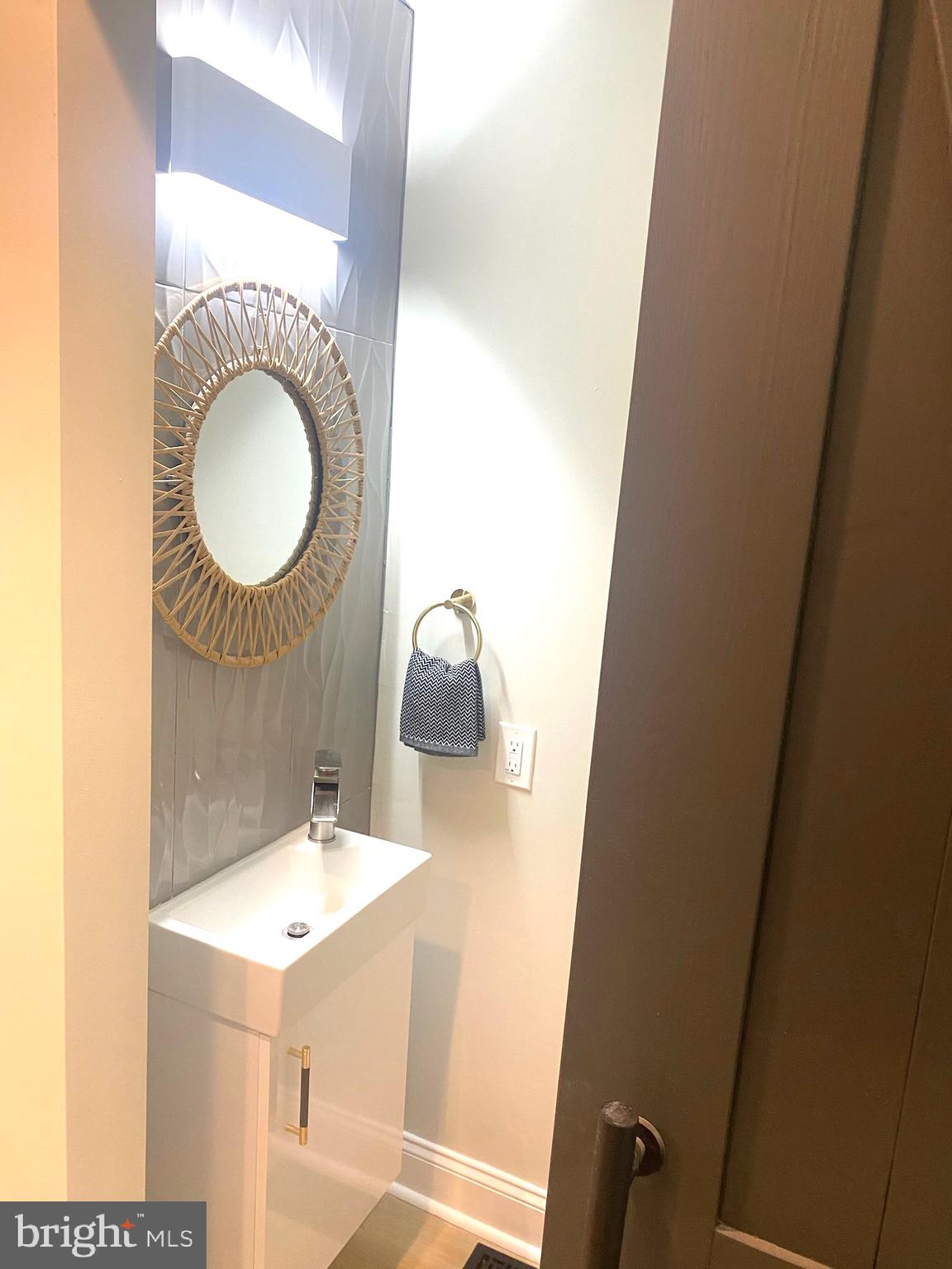 HOLLINS MARKET - Residential