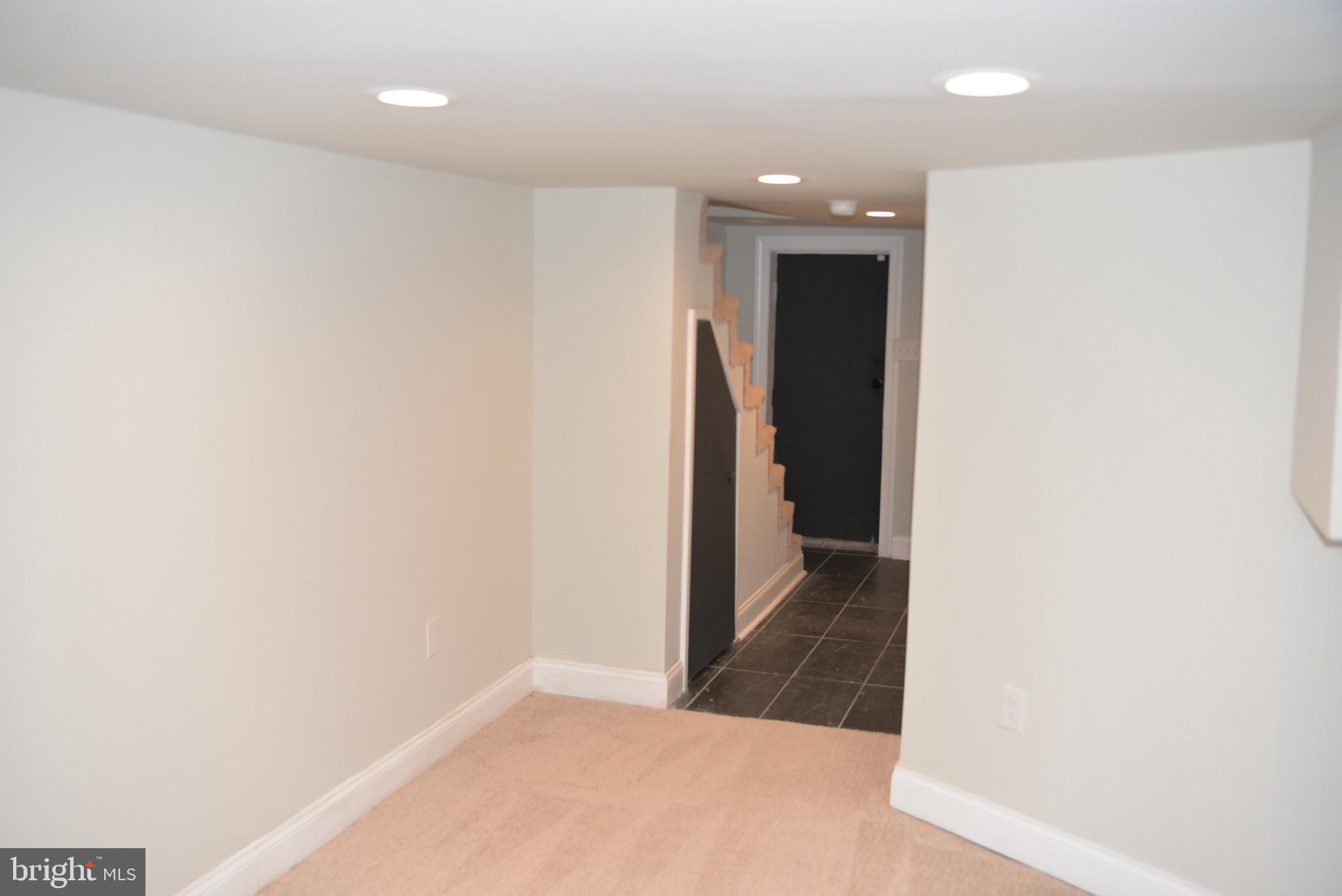 HOLLINS MARKET - Residential