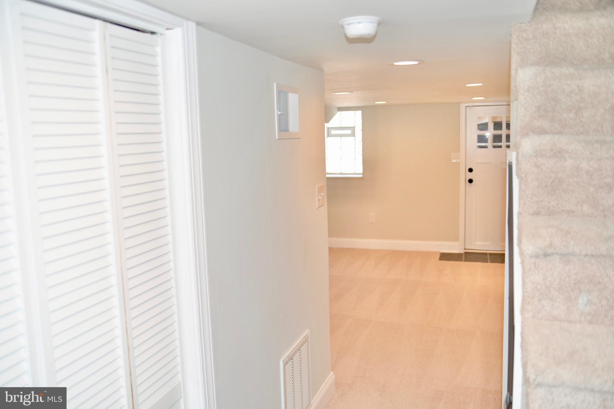 HOLLINS MARKET - Residential