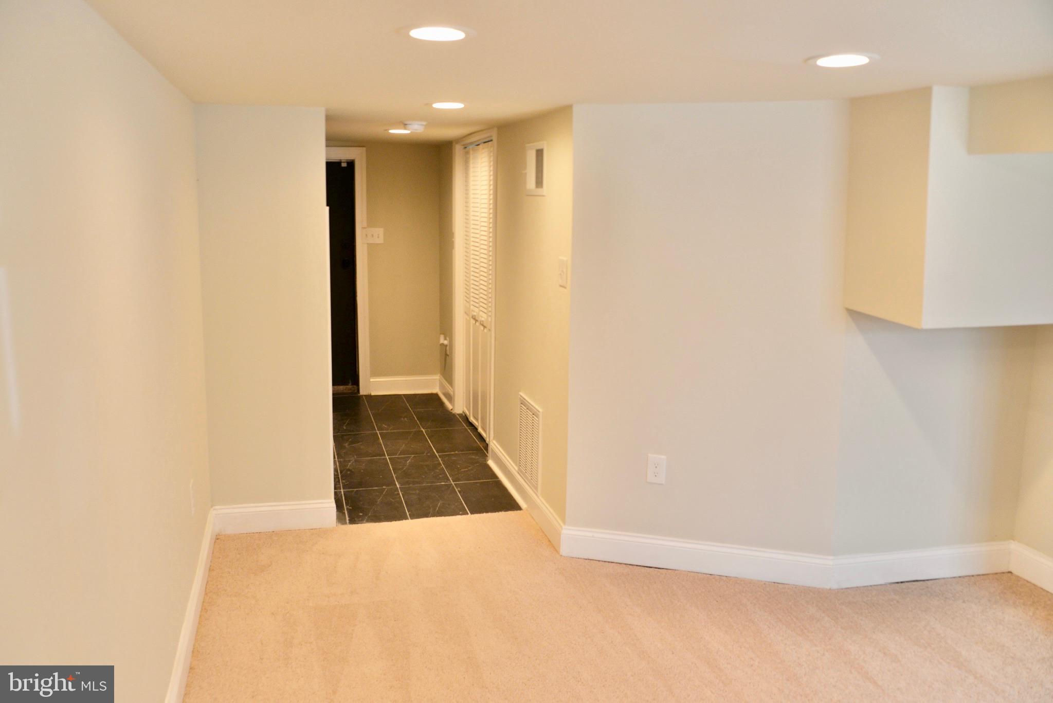 HOLLINS MARKET - Residential