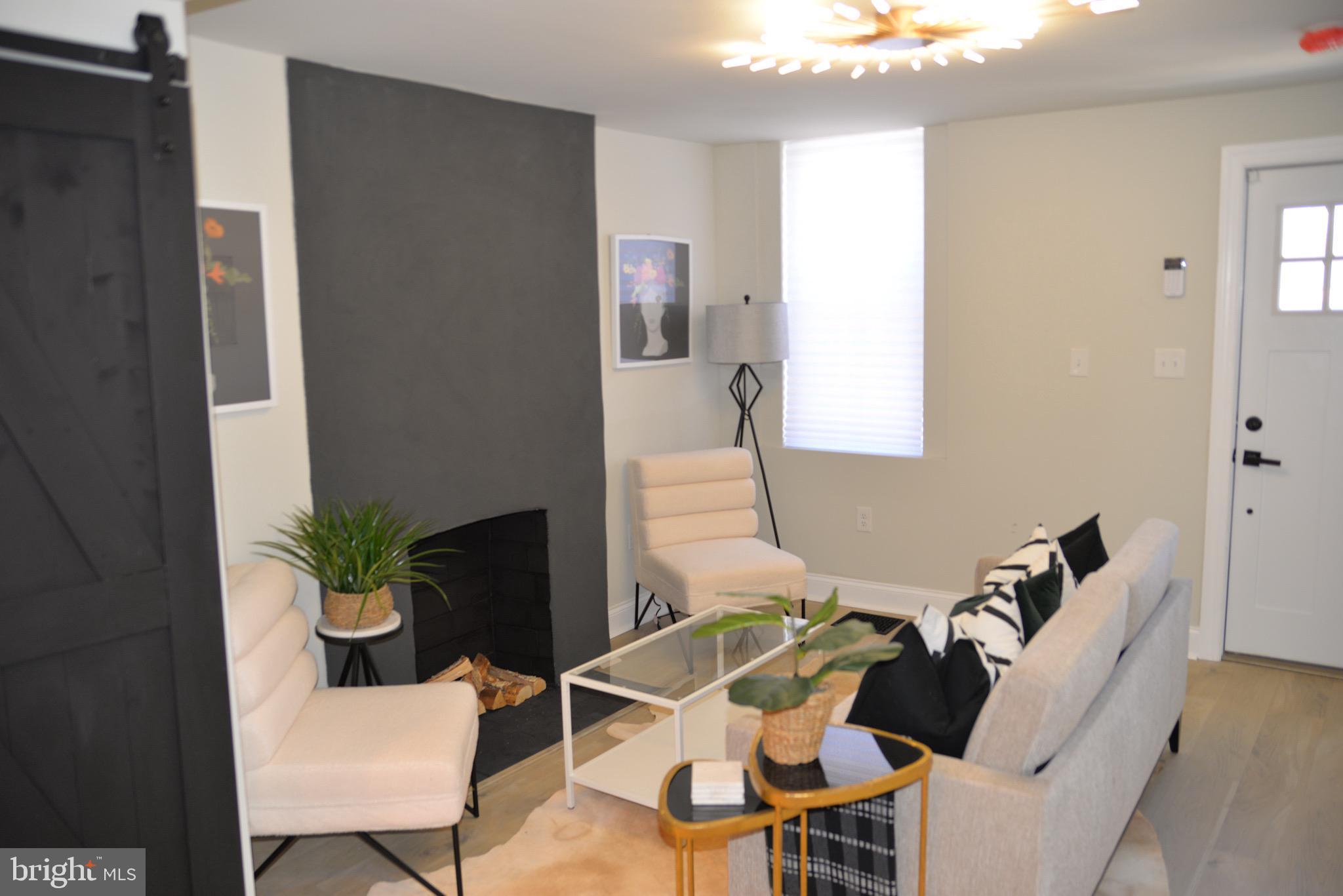 HOLLINS MARKET - Residential