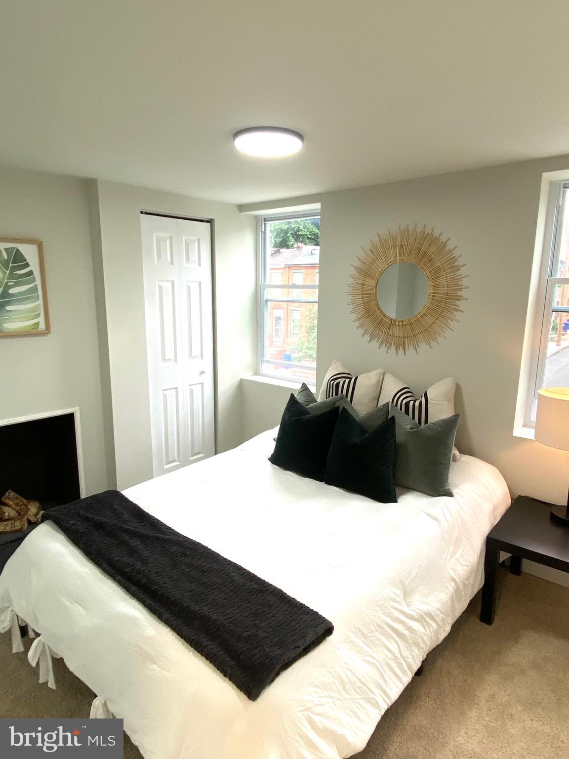 HOLLINS MARKET - Residential