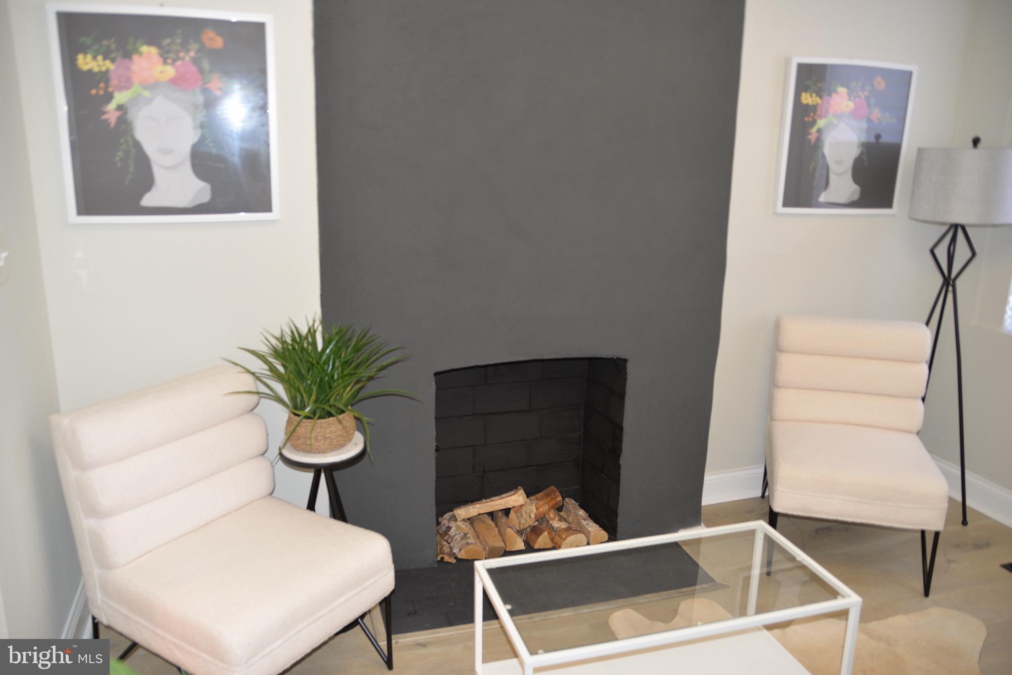 HOLLINS MARKET - Residential