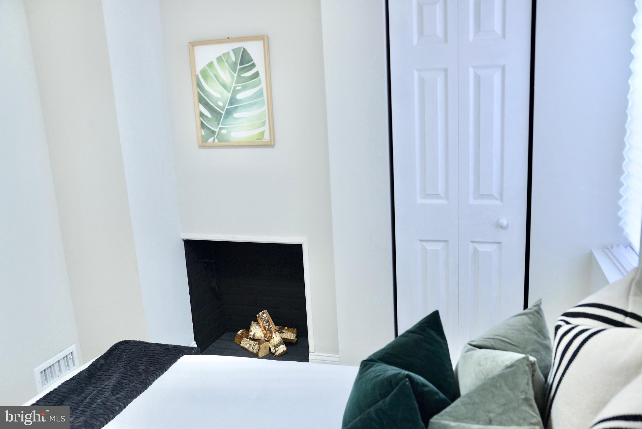 HOLLINS MARKET - Residential