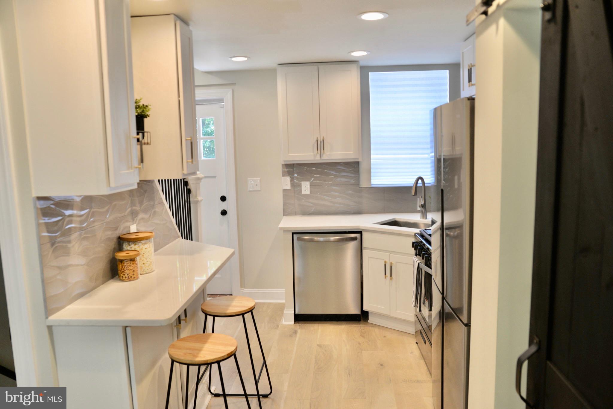 HOLLINS MARKET - Residential