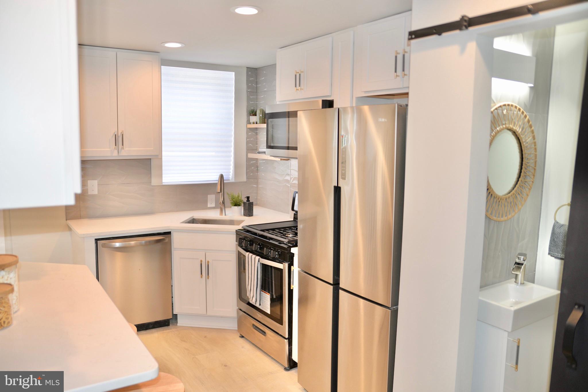 HOLLINS MARKET - Residential