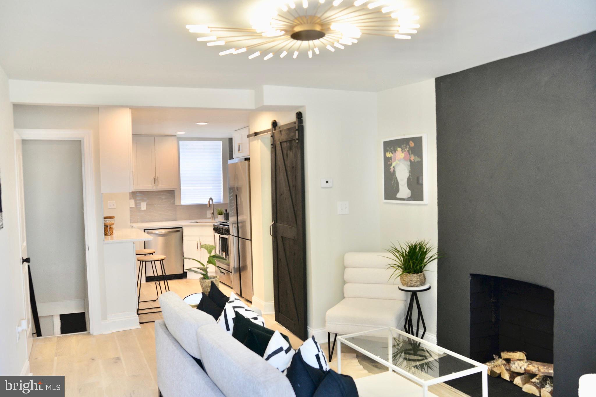 HOLLINS MARKET - Residential