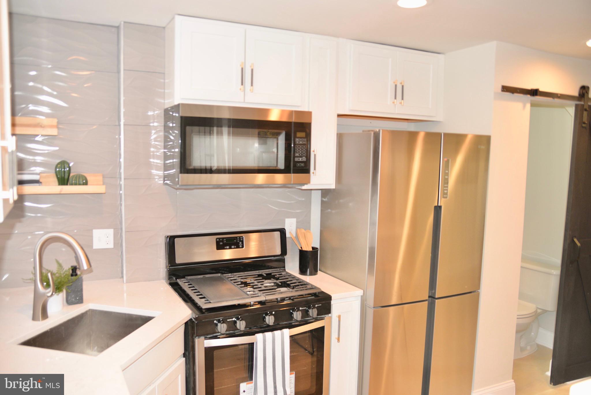 HOLLINS MARKET - Residential