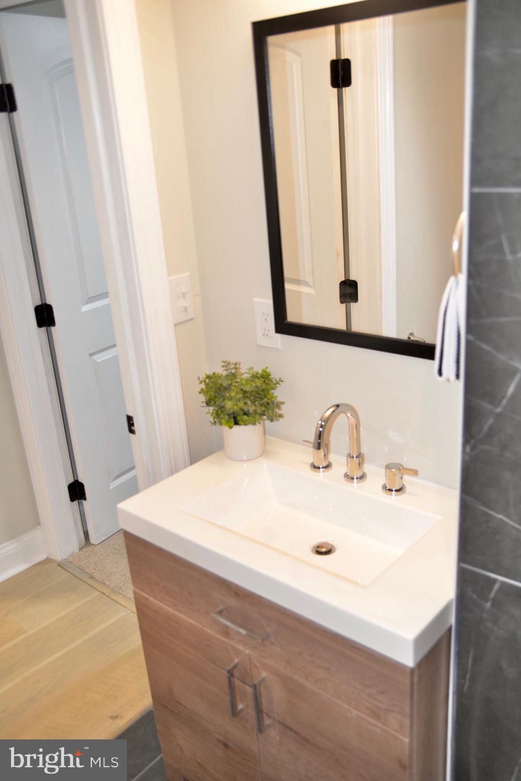 HOLLINS MARKET - Residential