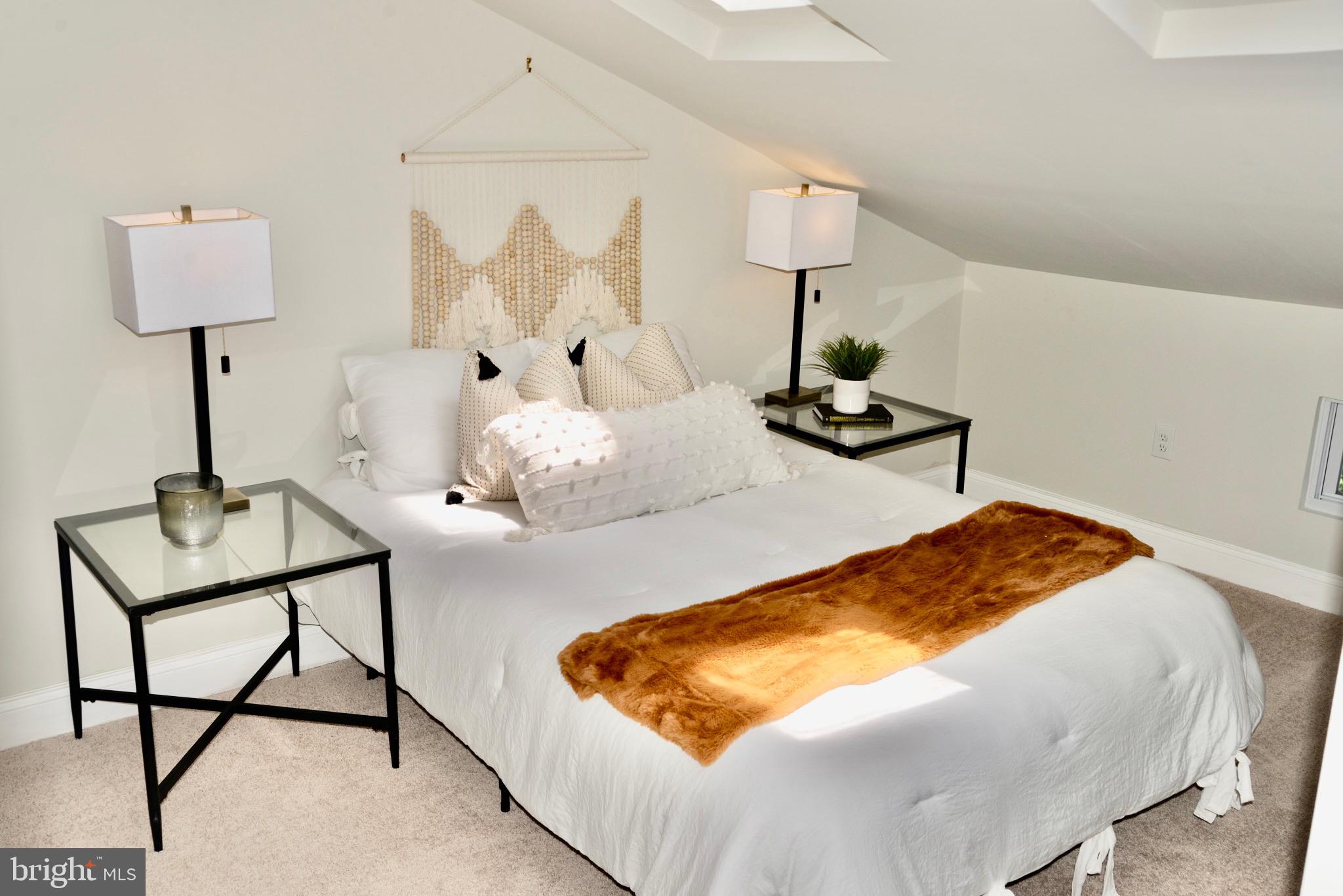 HOLLINS MARKET - Residential