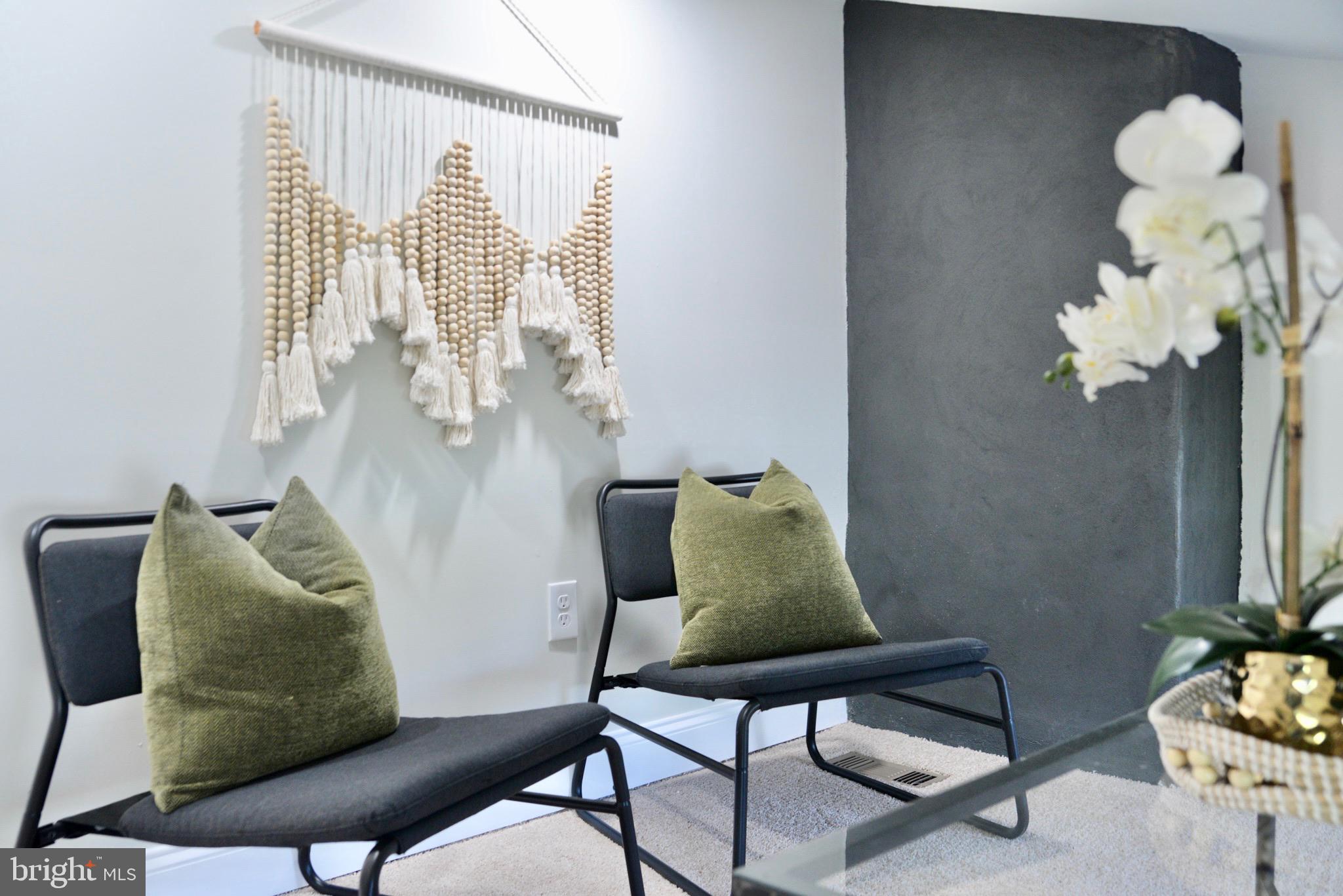 HOLLINS MARKET - Residential