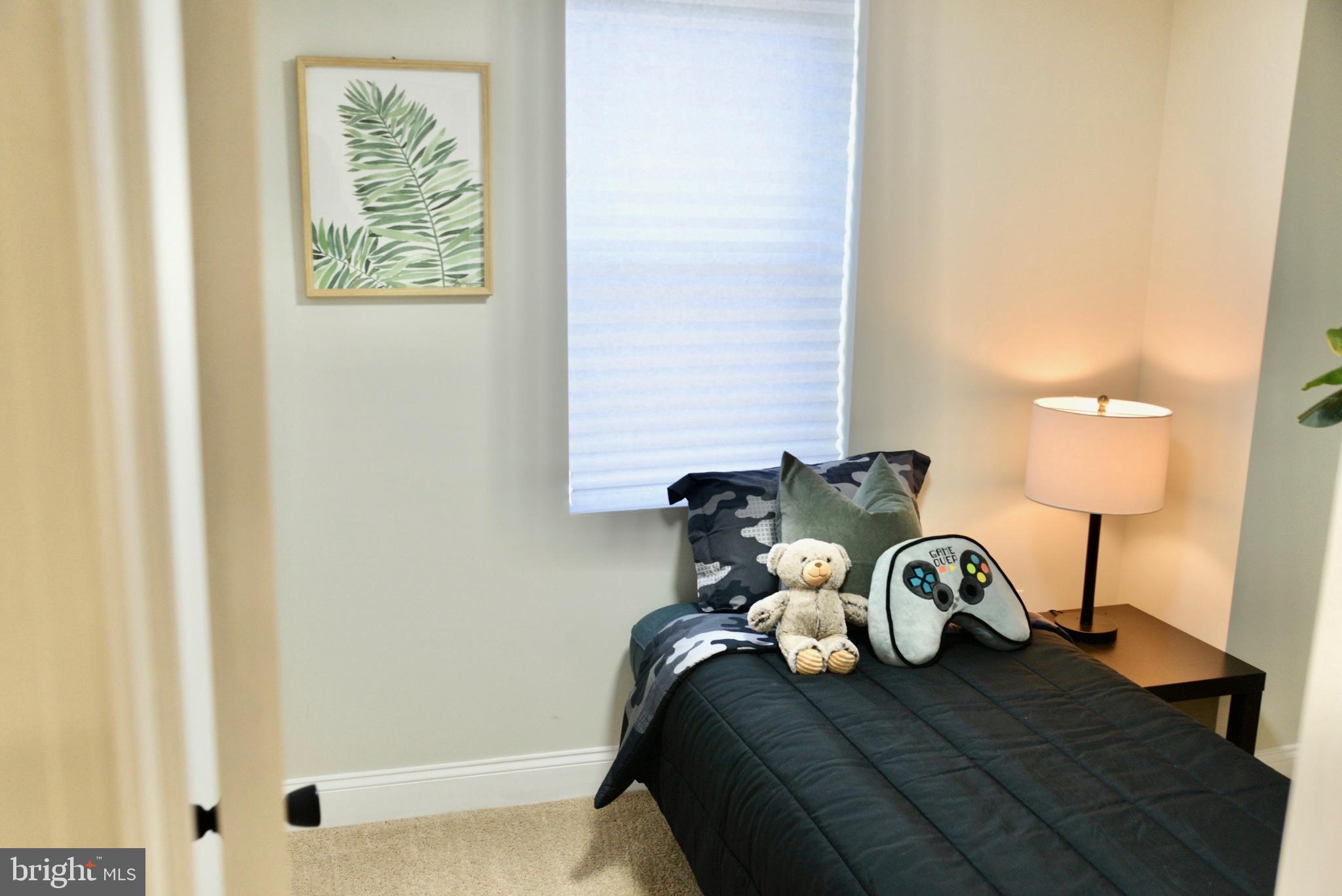 HOLLINS MARKET - Residential