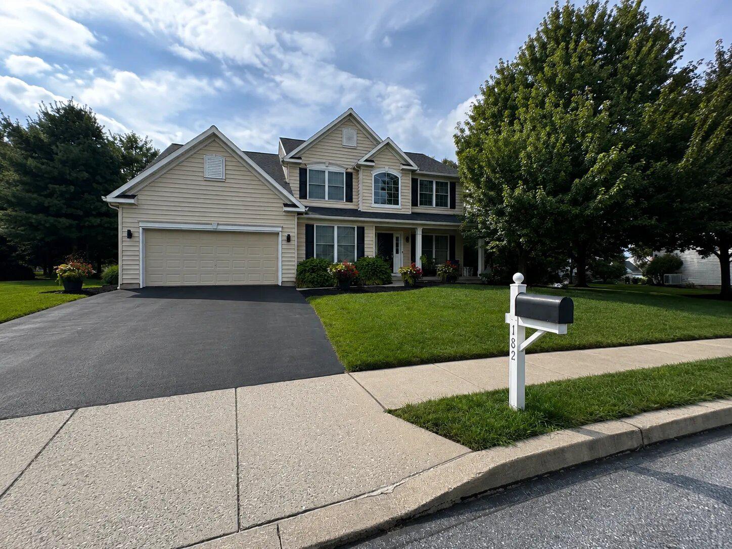 182 PICKWICK CIRCLE