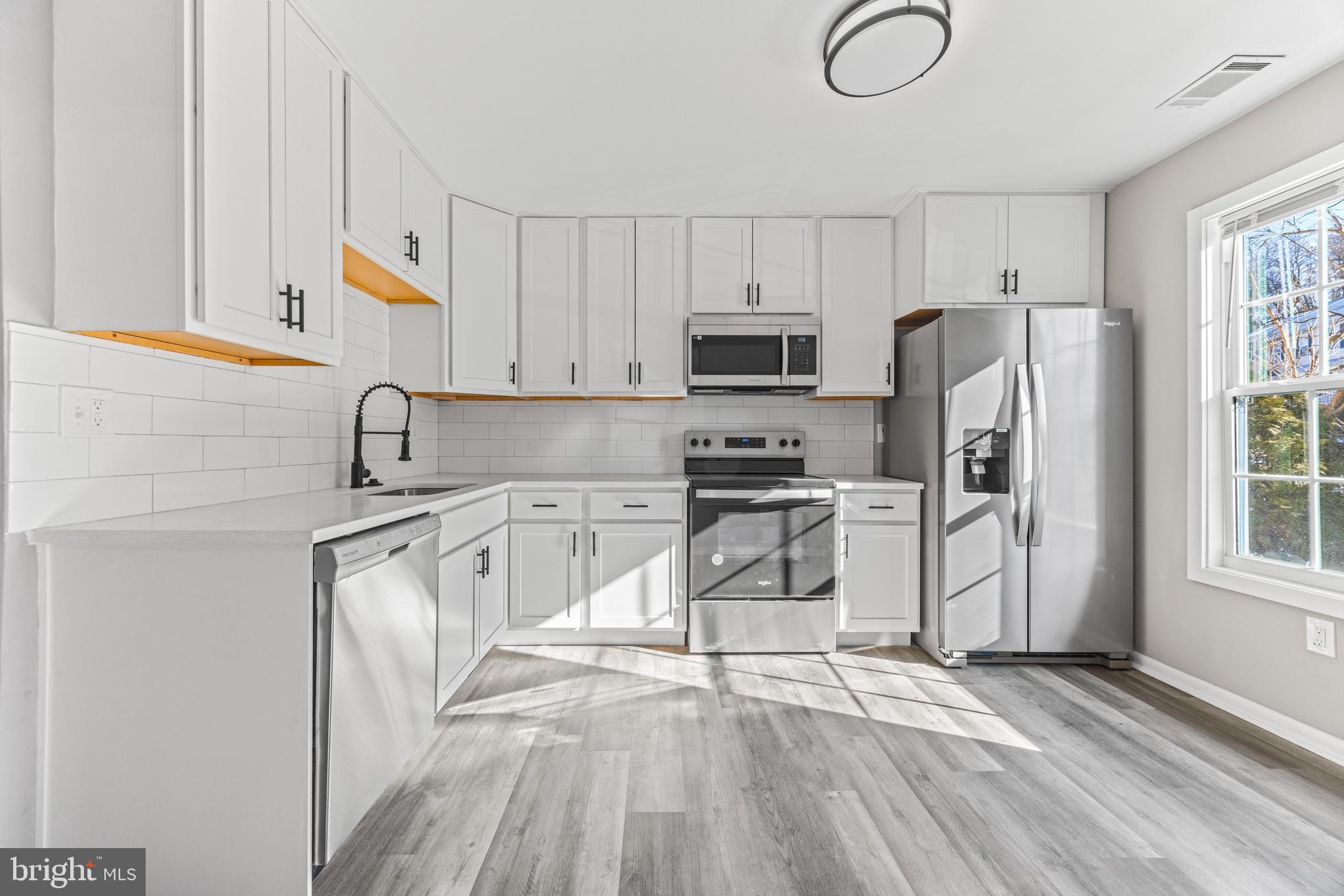 THE HUNTSMAN CONDOMINIUM - Residential Lease