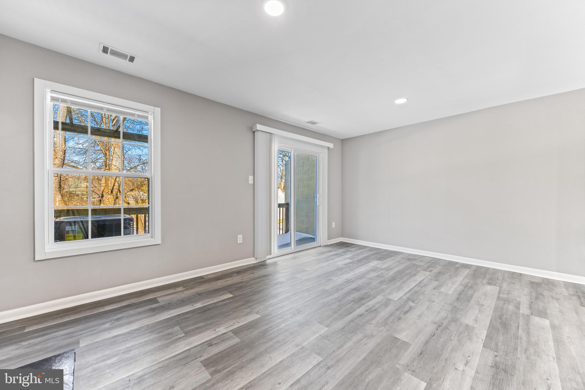 THE HUNTSMAN CONDOMINIUM - Residential Lease