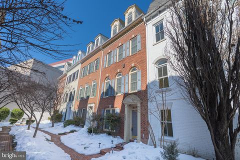 Photo of 5326 43rd Street NW, WASHINGTON, DC 20015 (MLS # DCDC2245928)