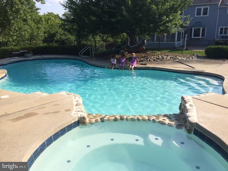 CREAMERY HILL - Residential