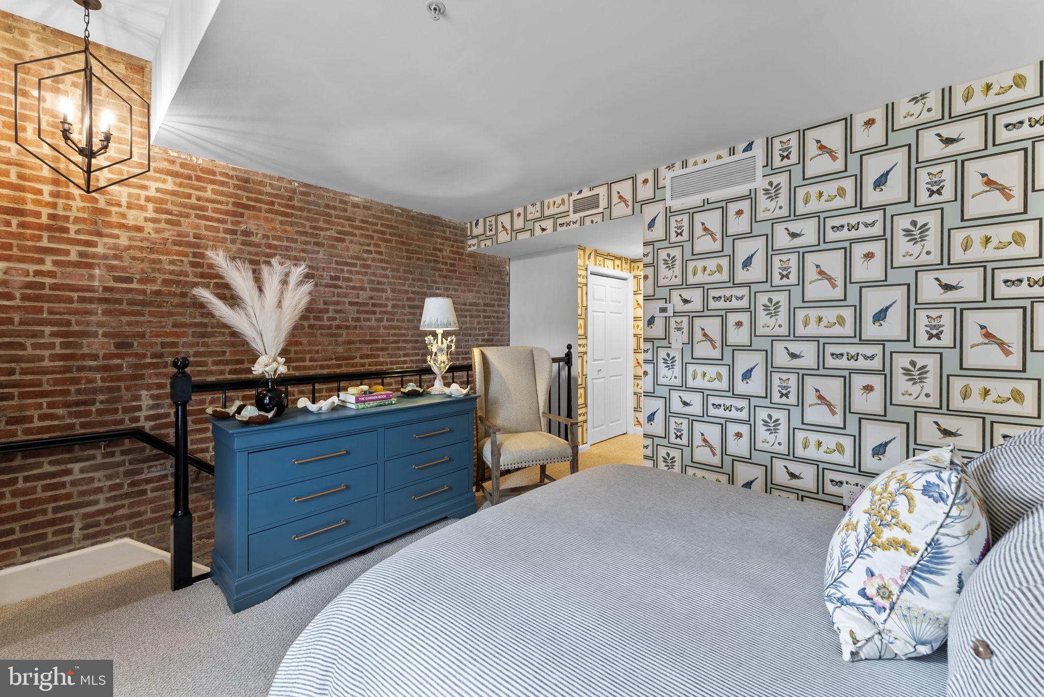 HENDERSON'S WHARF - Residential