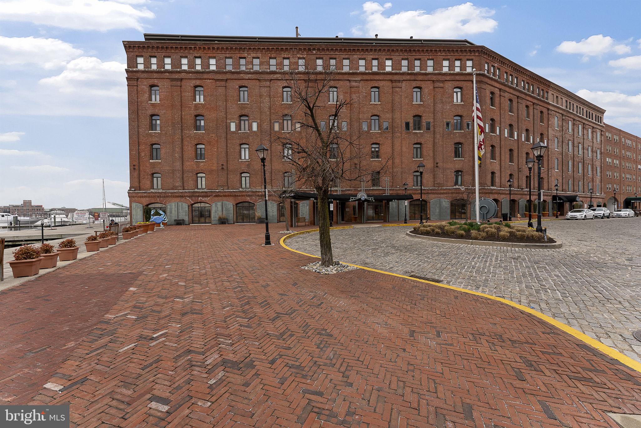 HENDERSON'S WHARF - Residential