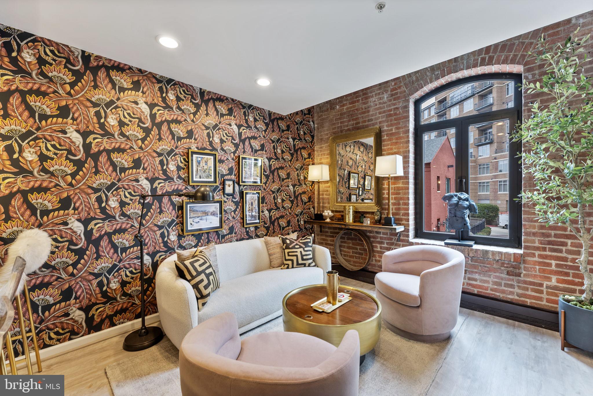 HENDERSON'S WHARF - Residential