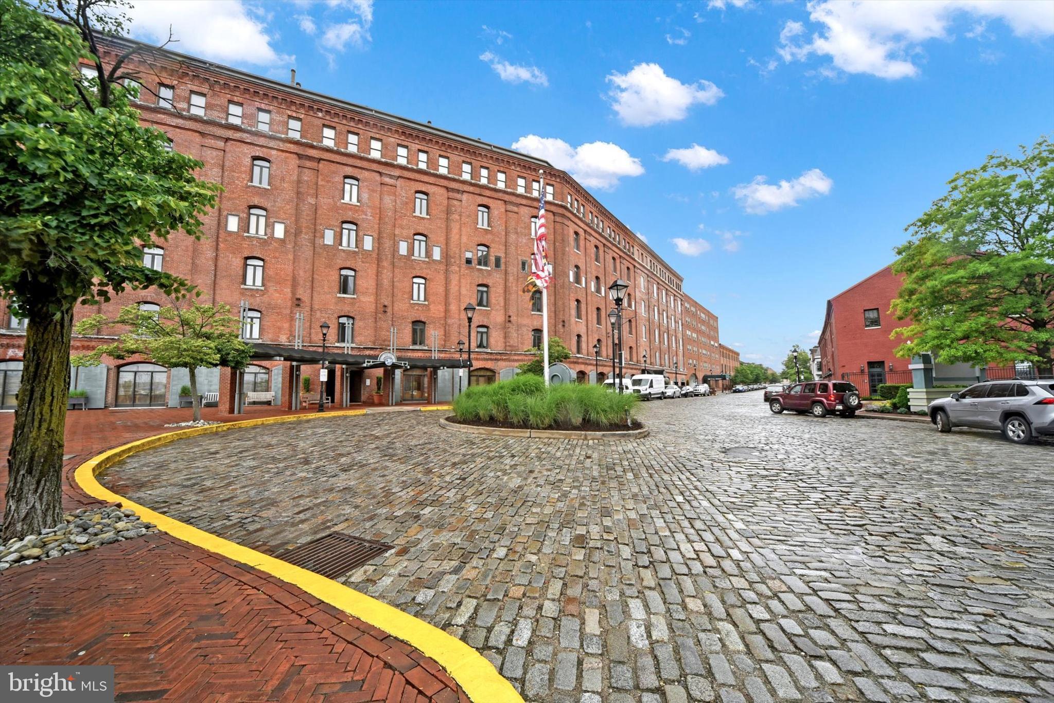 HENDERSON'S WHARF - Residential