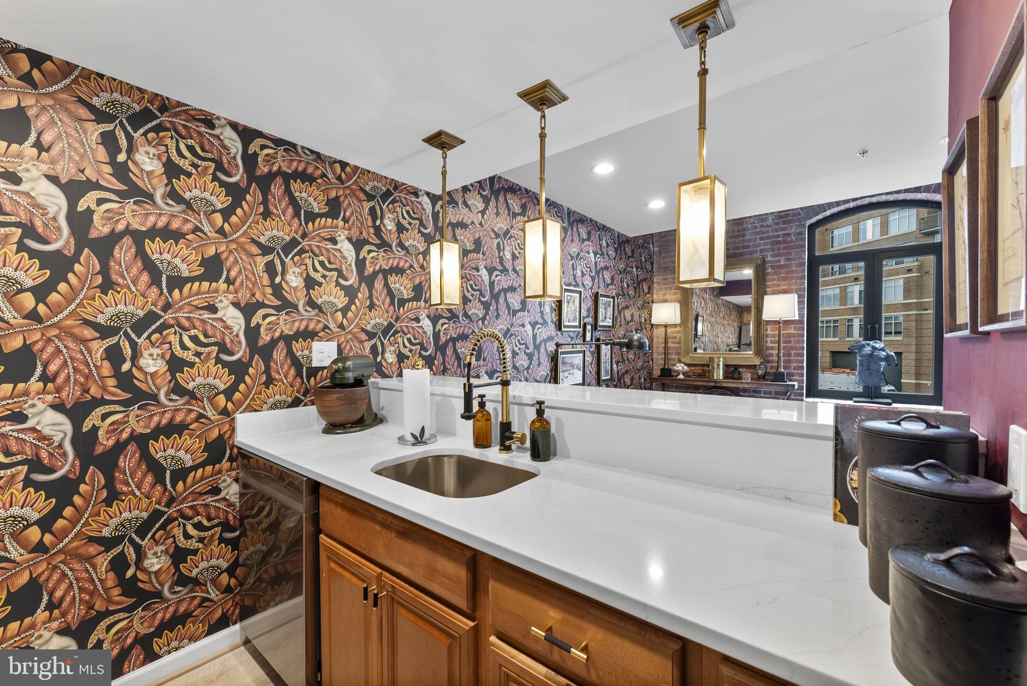 HENDERSON'S WHARF - Residential