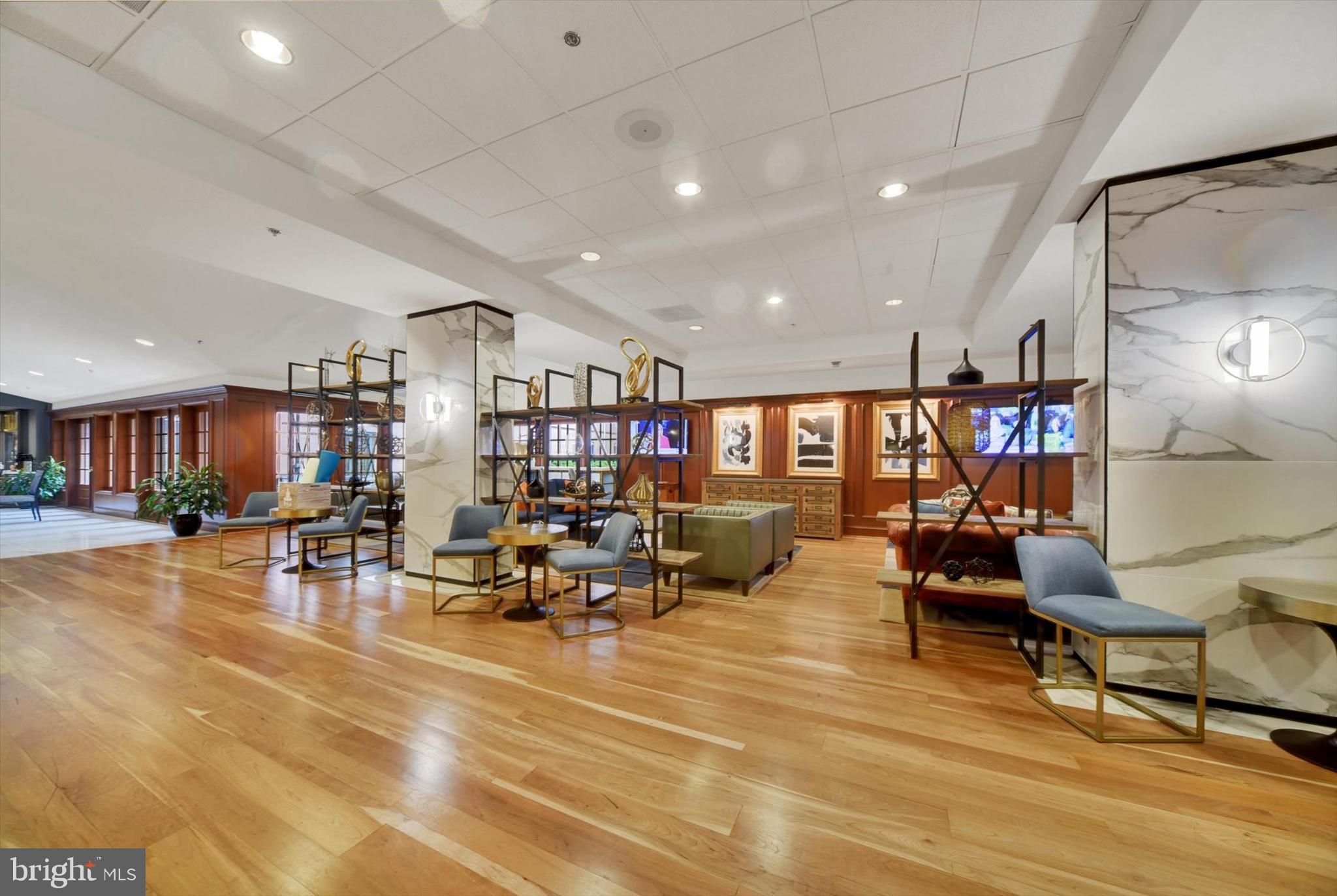 HENDERSON'S WHARF - Residential