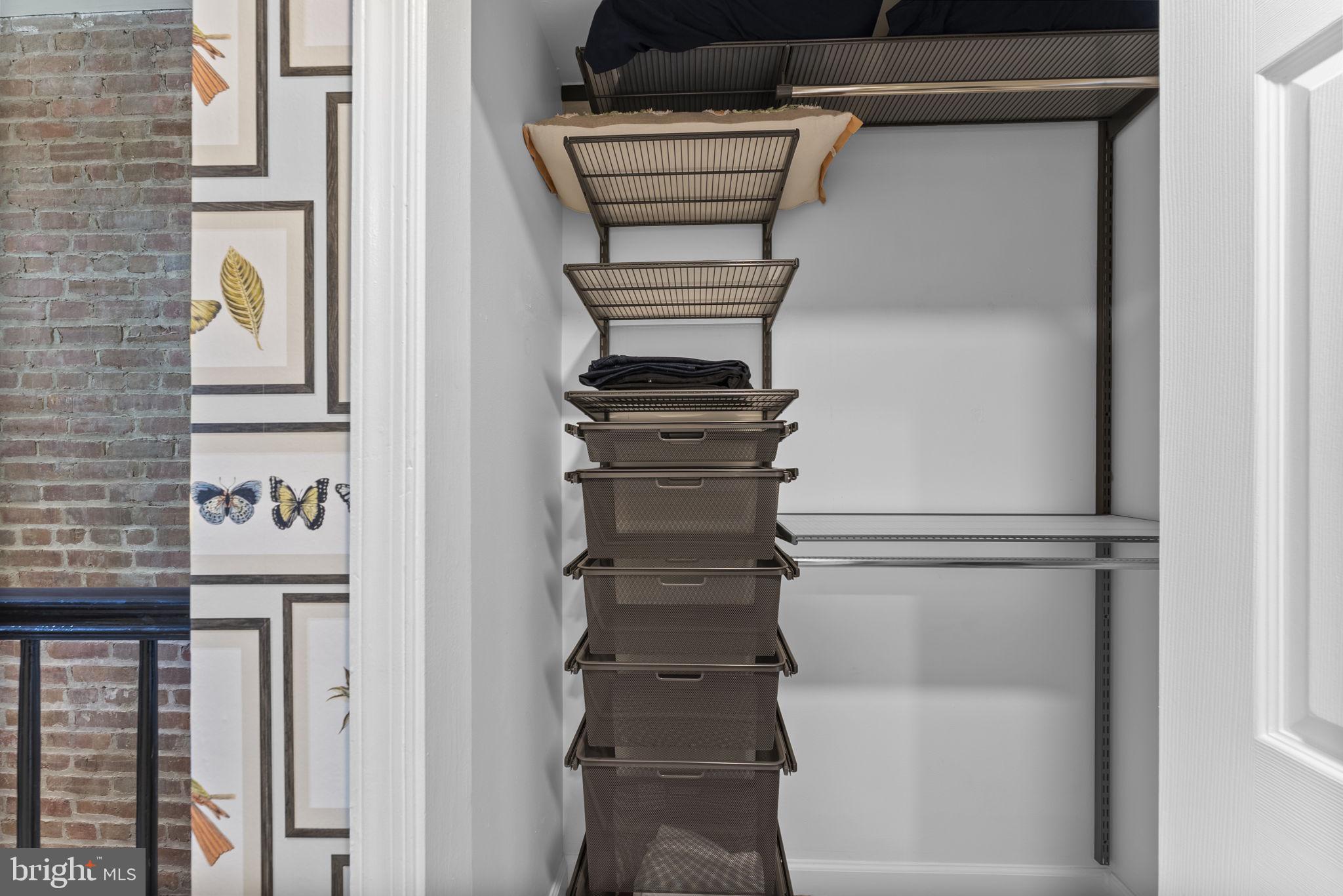 HENDERSON'S WHARF - Residential