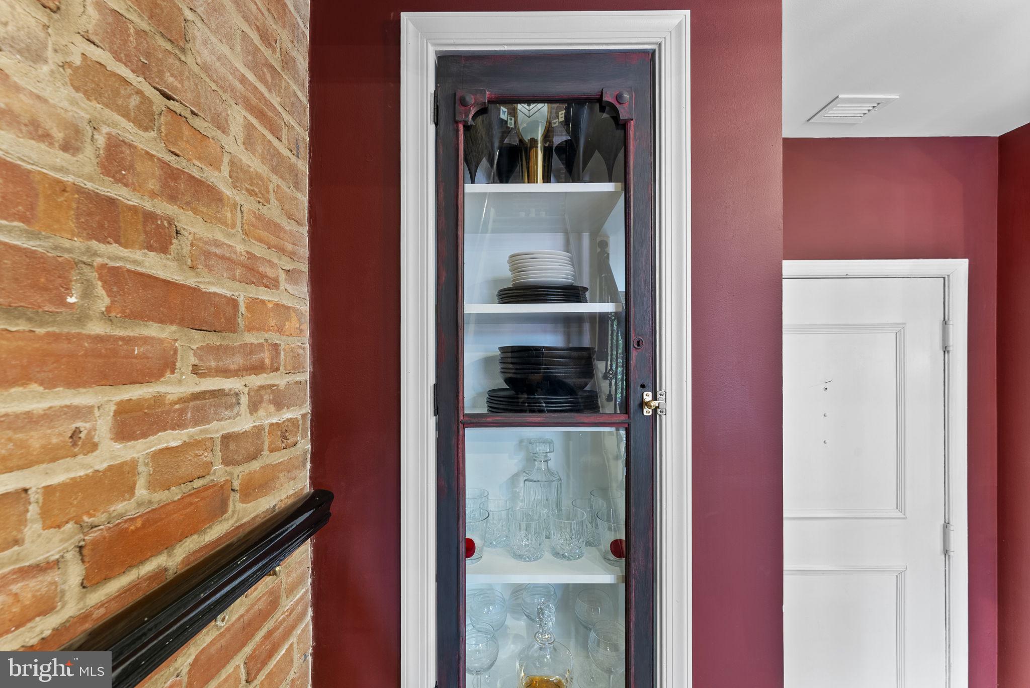 HENDERSON'S WHARF - Residential