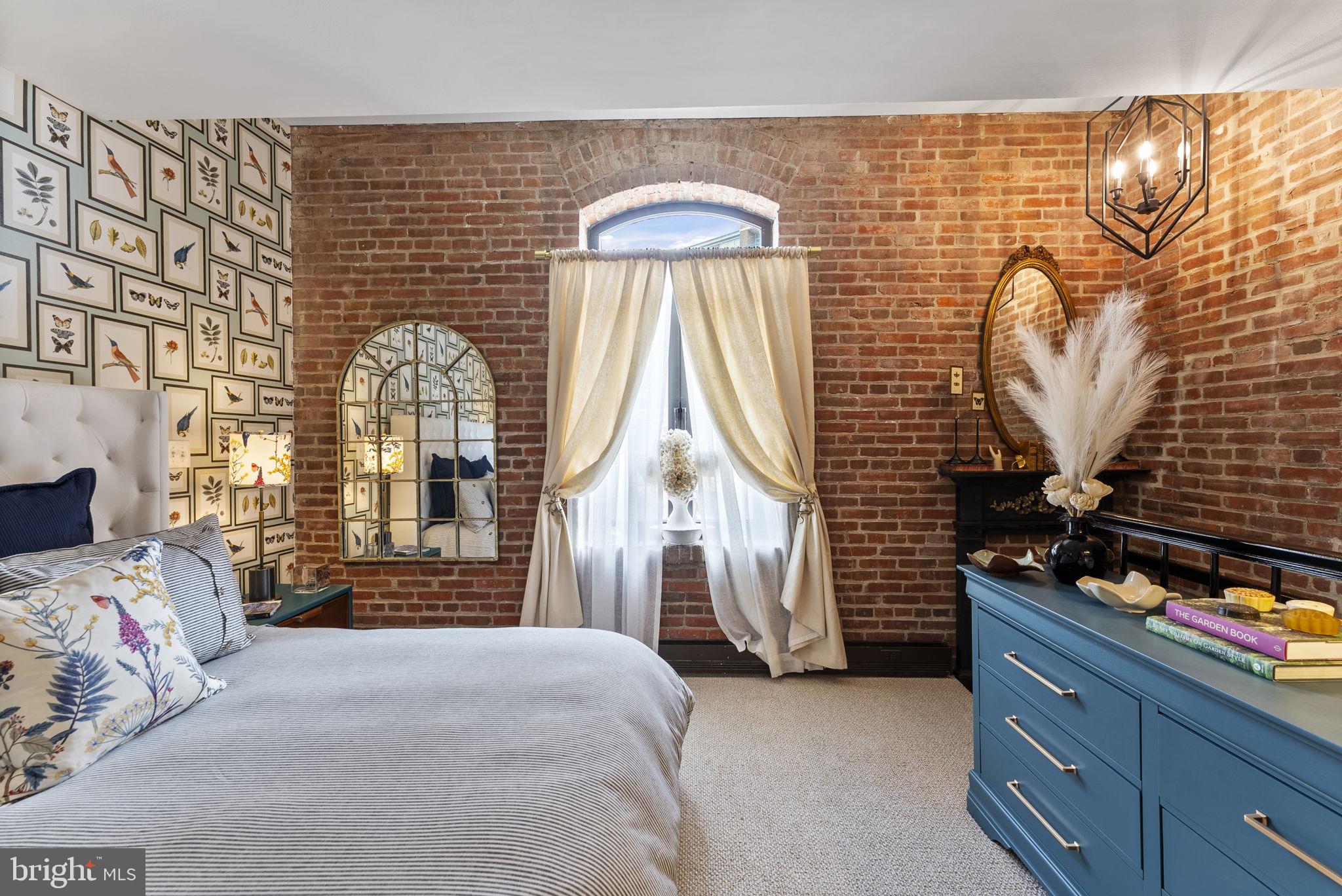 HENDERSON'S WHARF - Residential