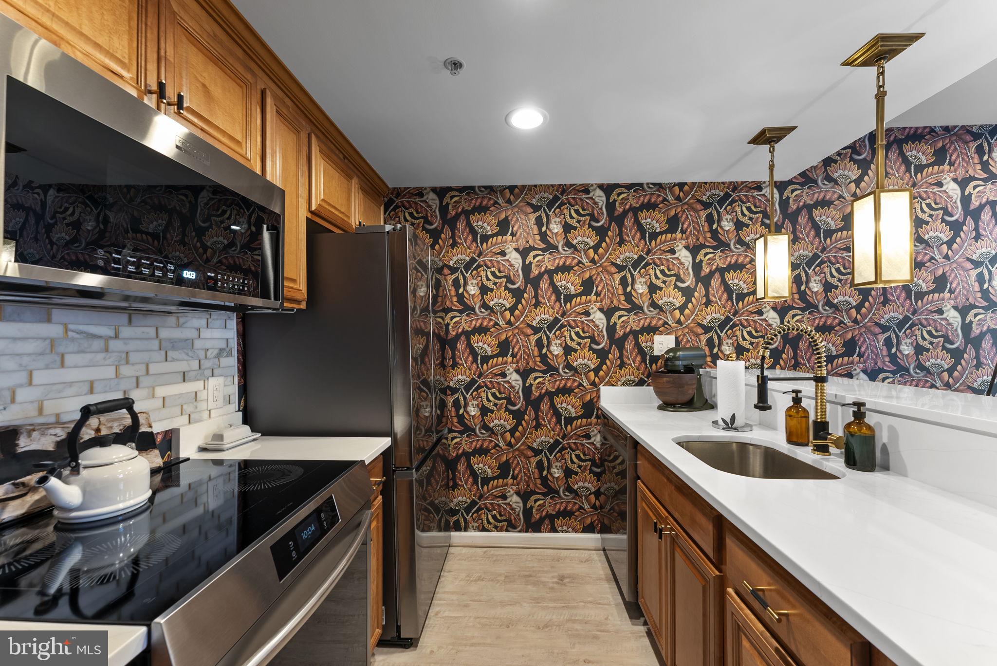 HENDERSON'S WHARF - Residential