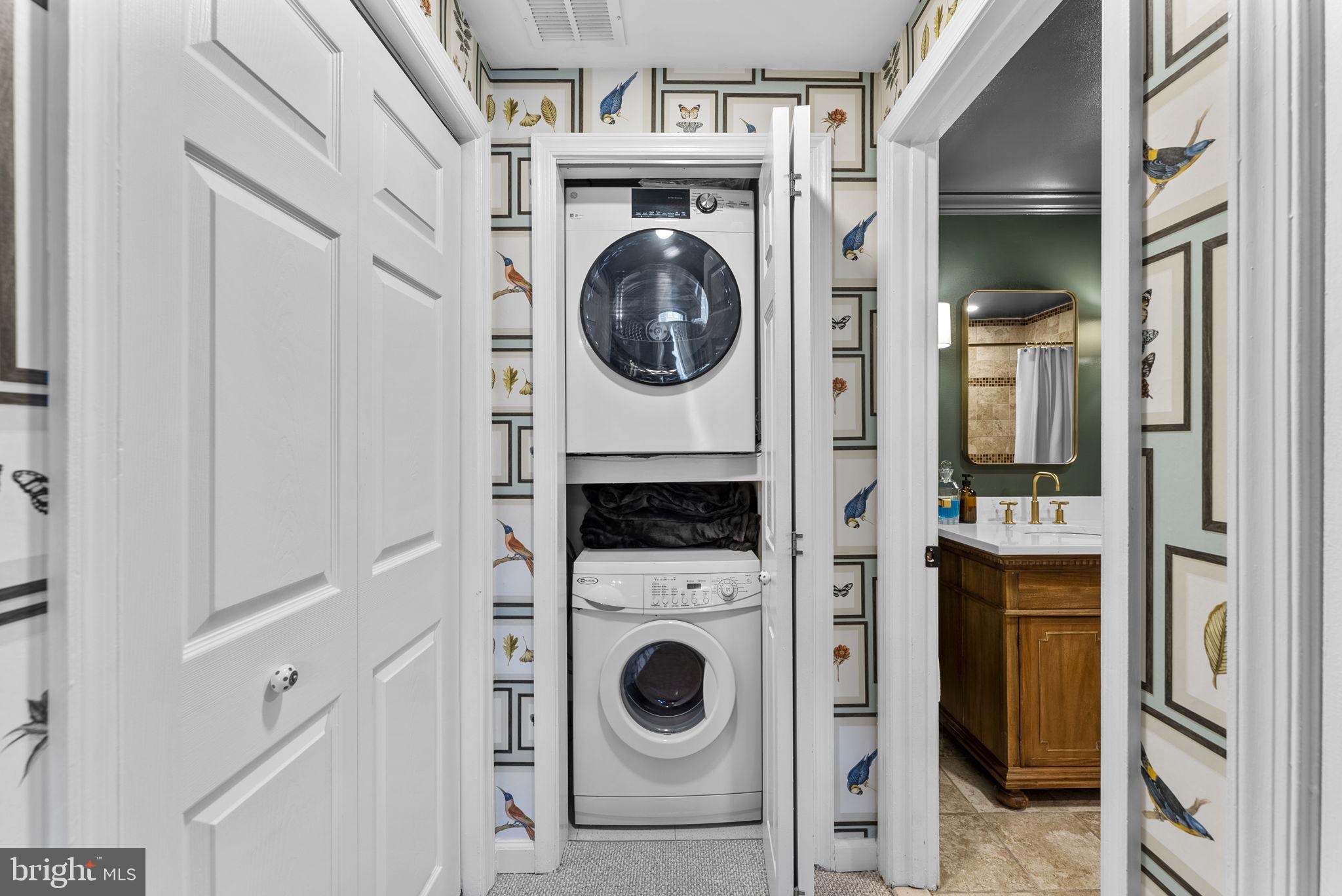 HENDERSON'S WHARF - Residential