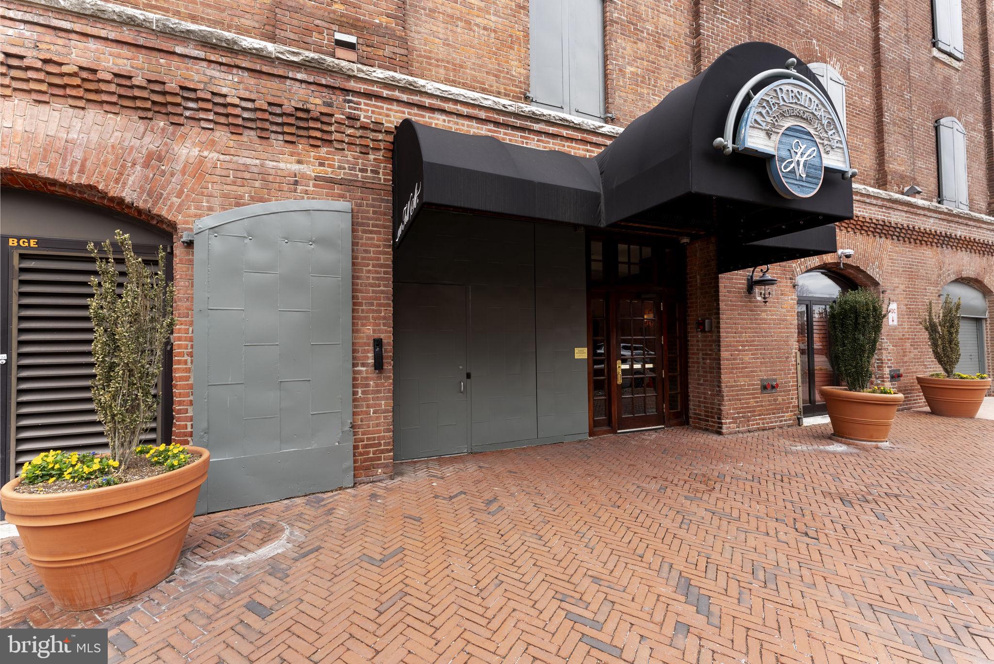 HENDERSON'S WHARF - Residential