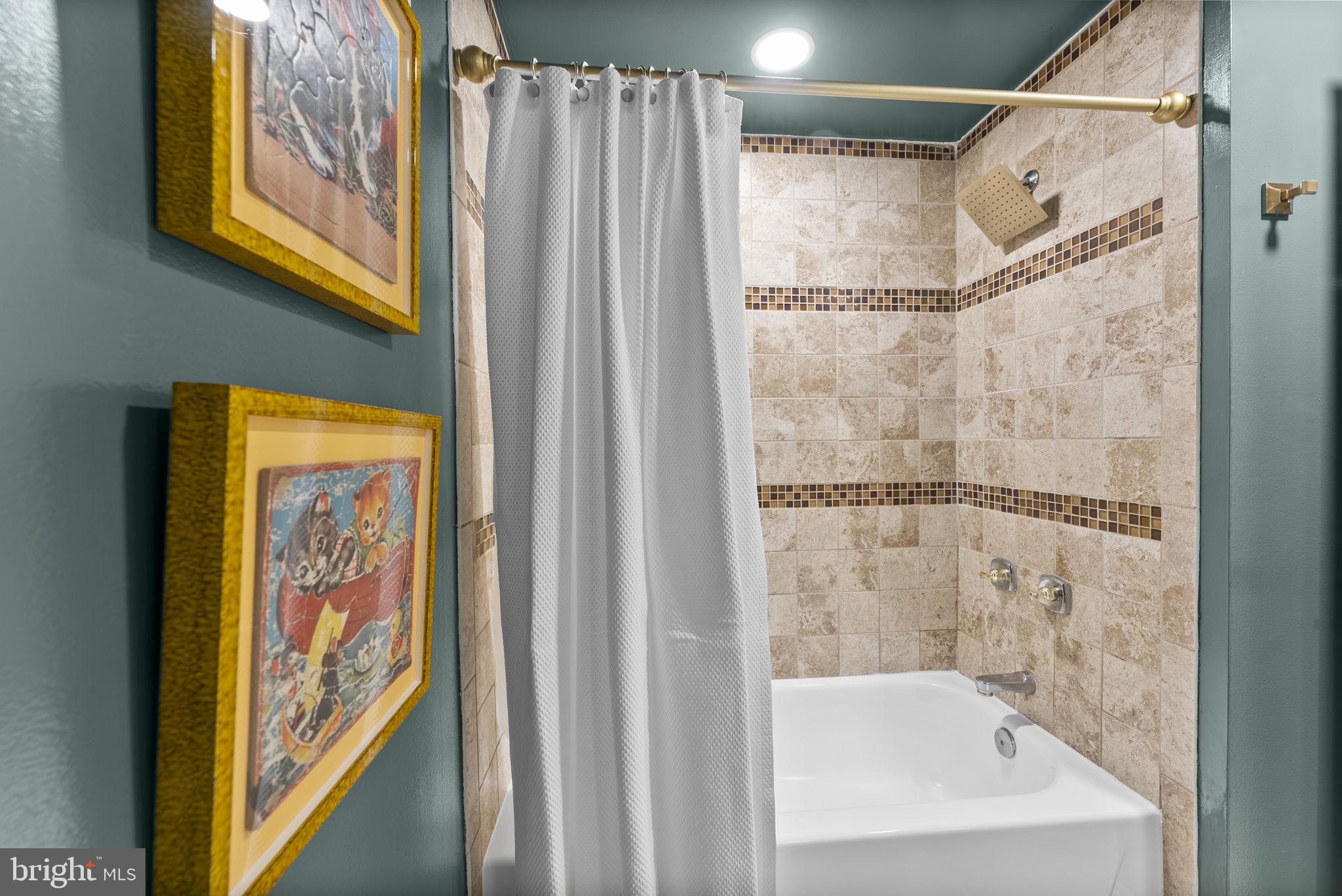 HENDERSON'S WHARF - Residential