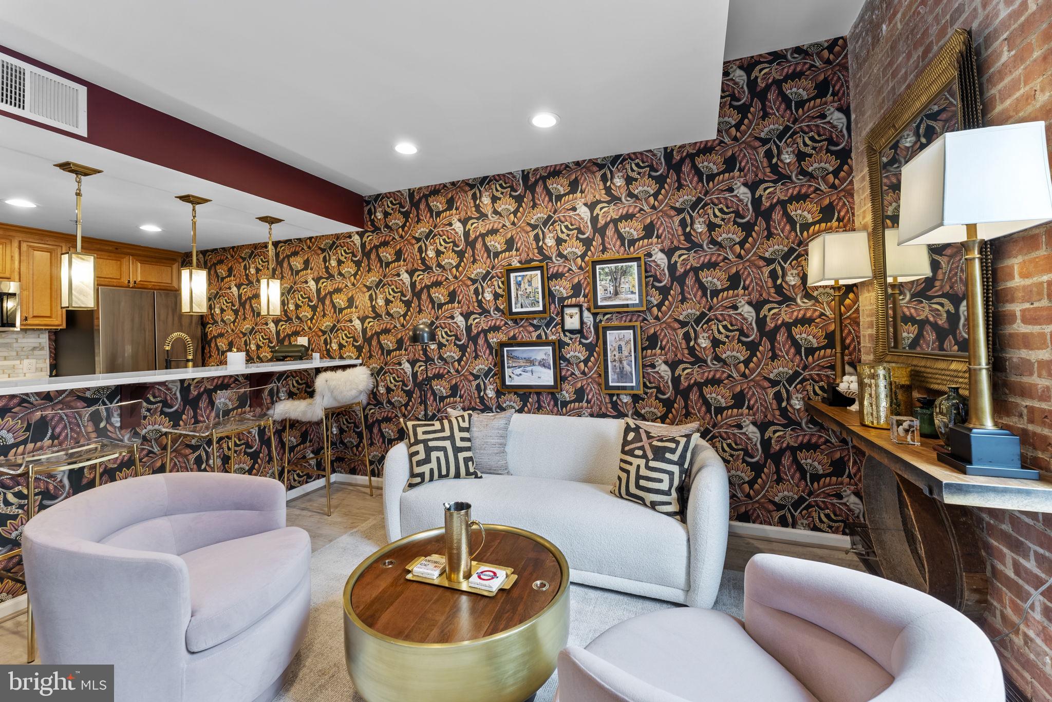 HENDERSON'S WHARF - Residential