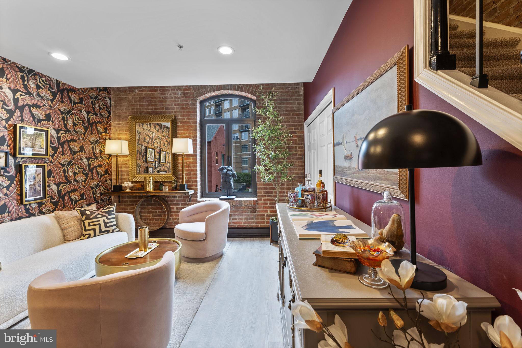 HENDERSON'S WHARF - Residential