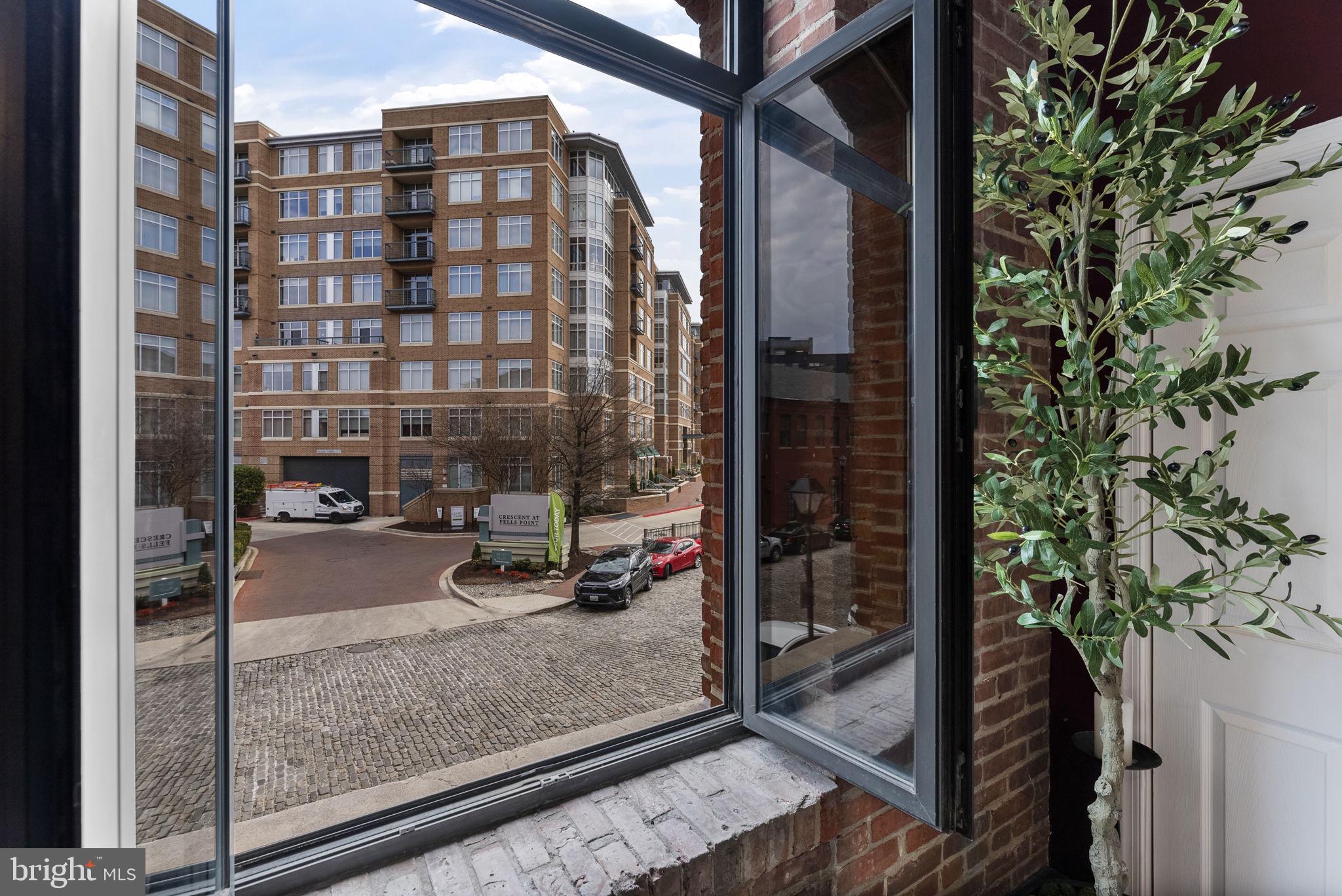 HENDERSON'S WHARF - Residential