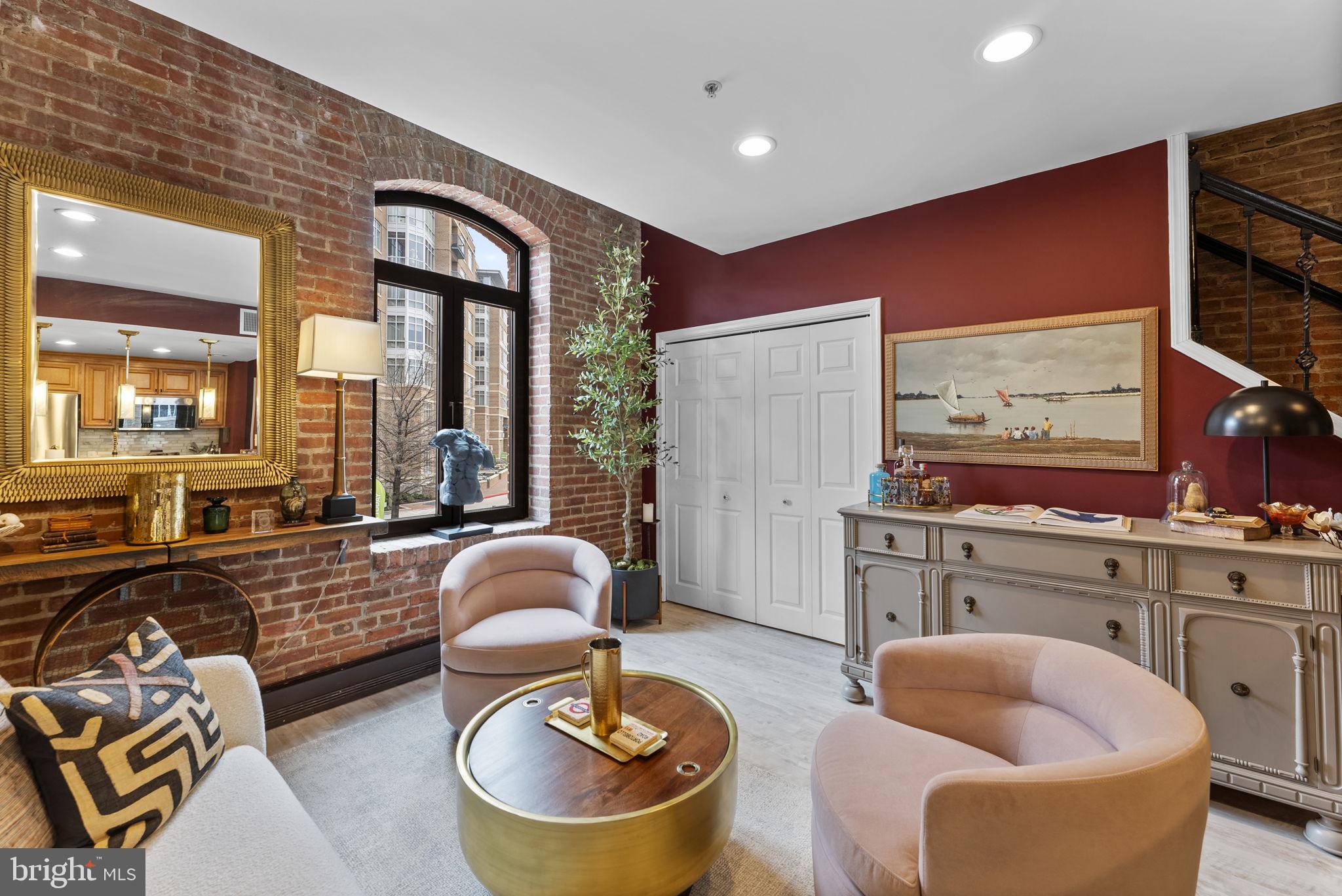 HENDERSON'S WHARF - Residential