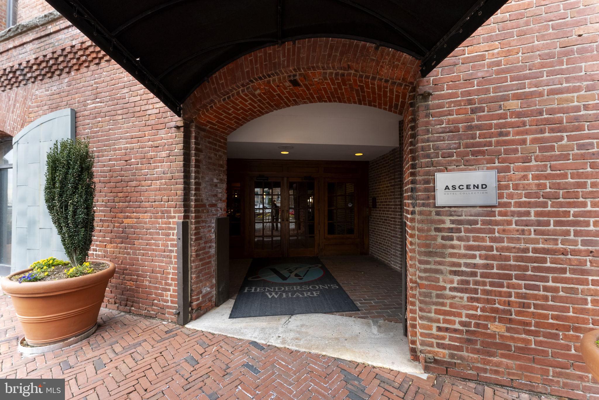 HENDERSON'S WHARF - Residential