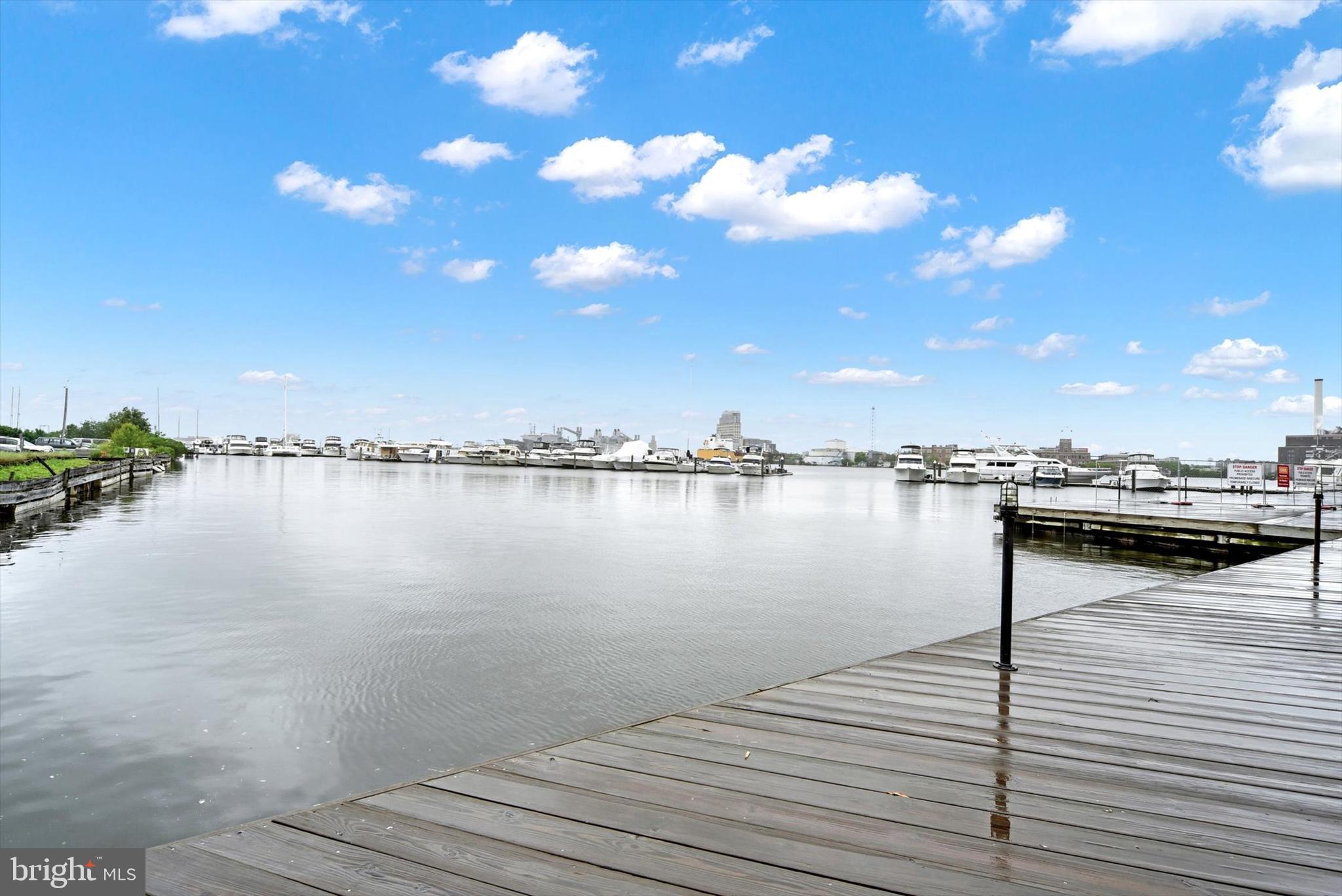 HENDERSON'S WHARF - Residential