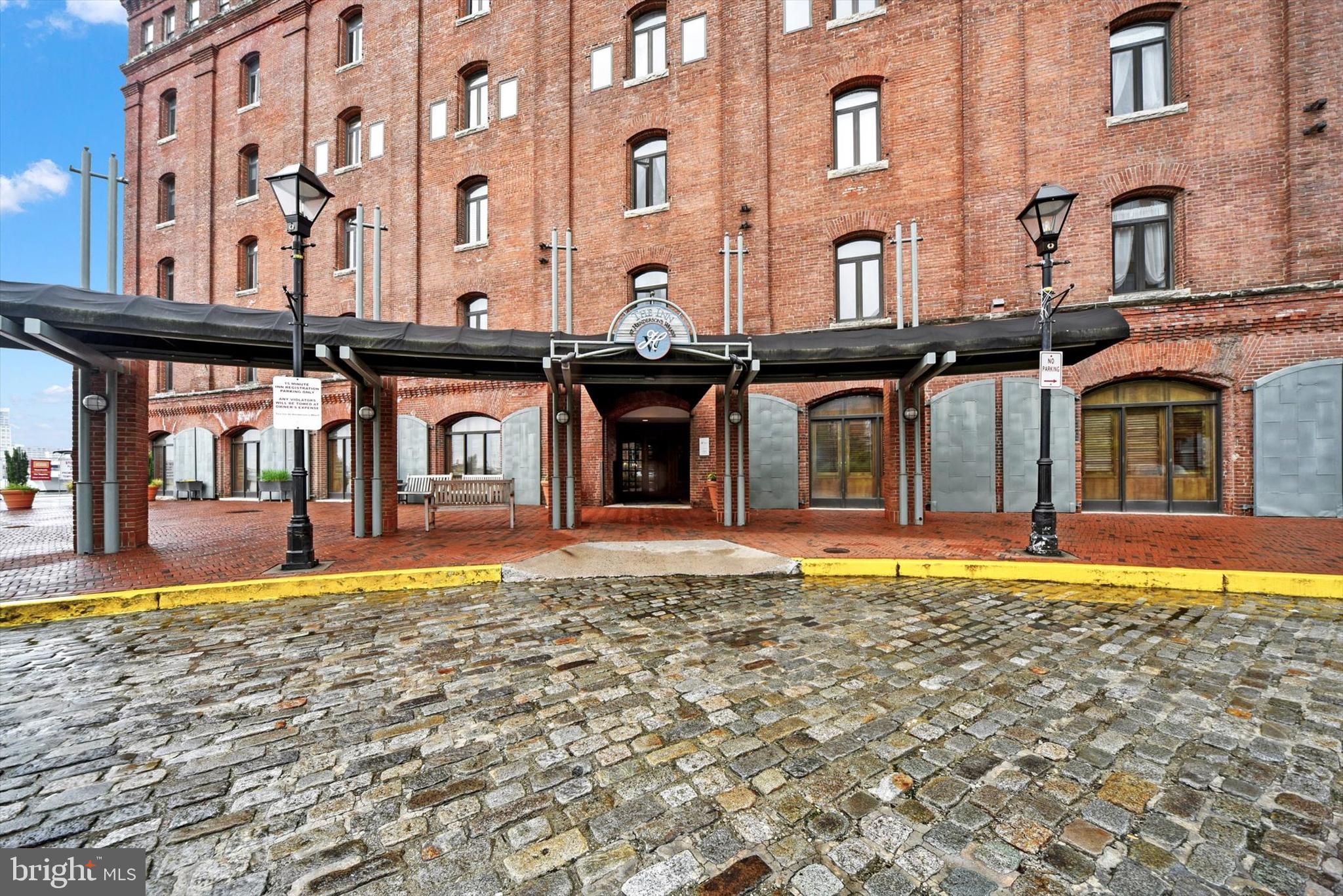 HENDERSON'S WHARF - Residential