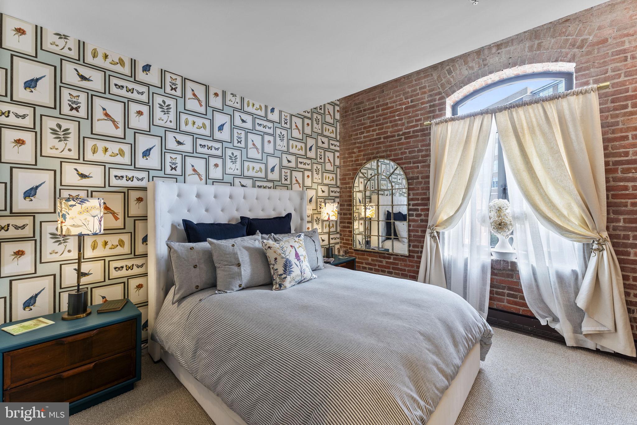 HENDERSON'S WHARF - Residential