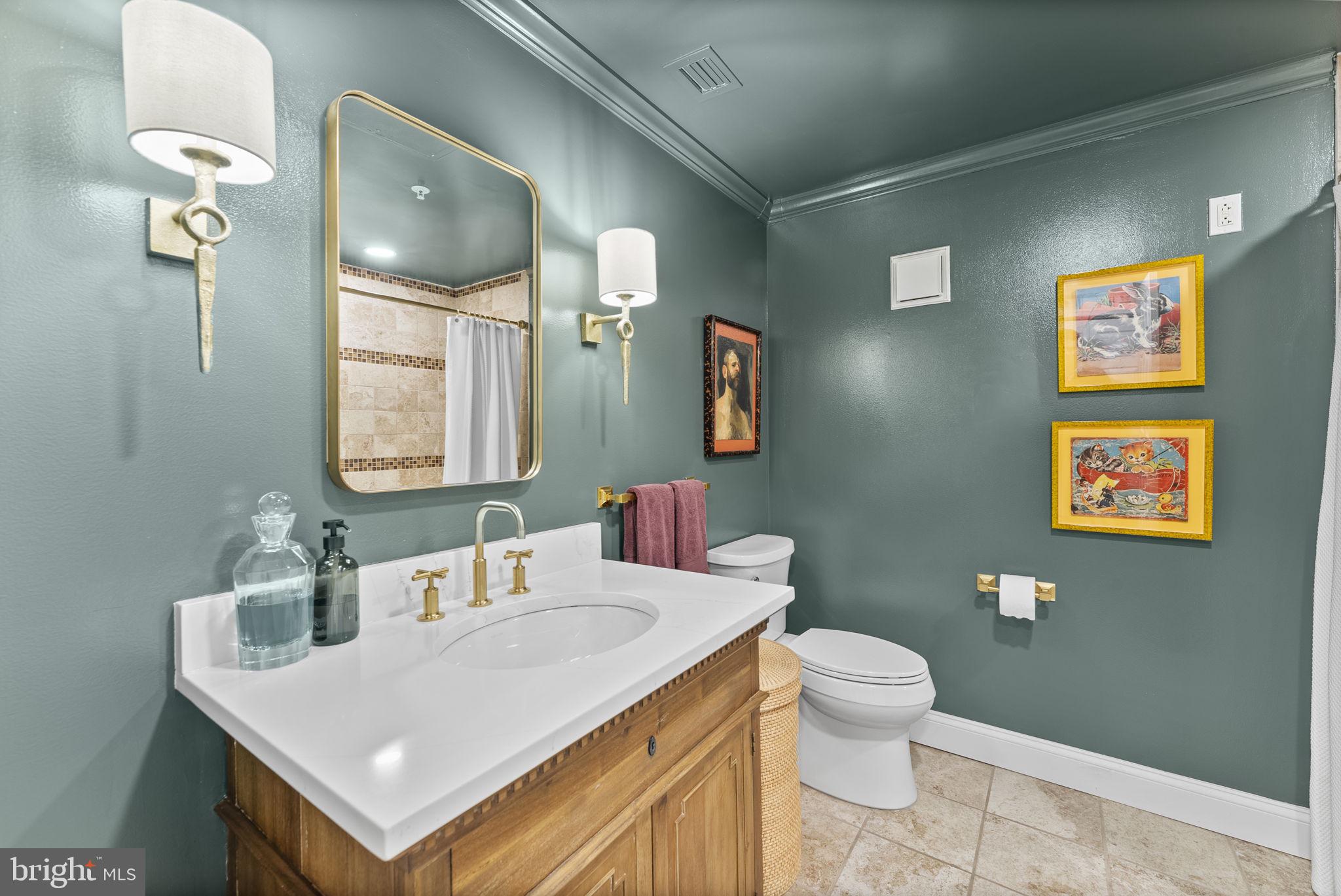 HENDERSON'S WHARF - Residential