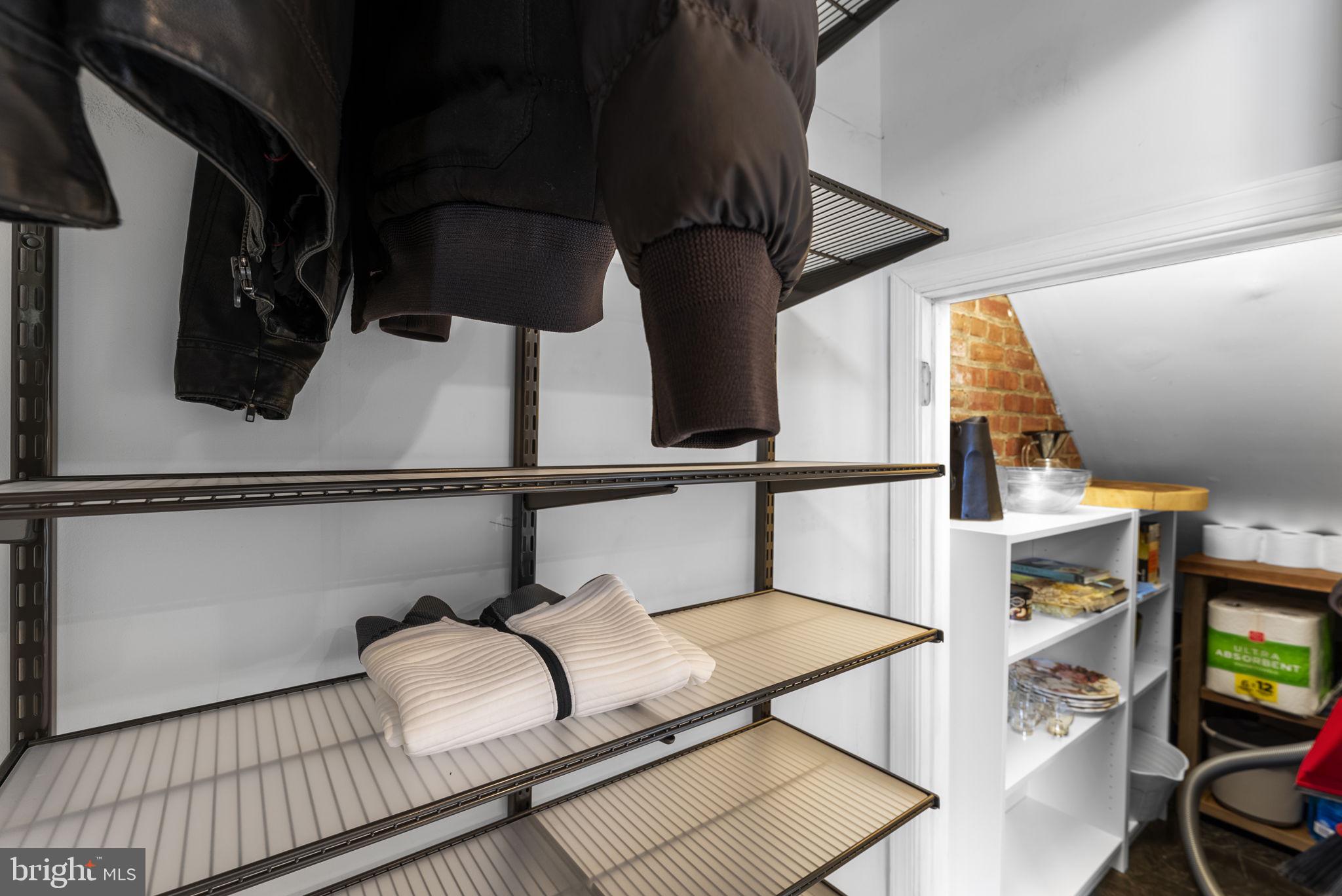 HENDERSON'S WHARF - Residential