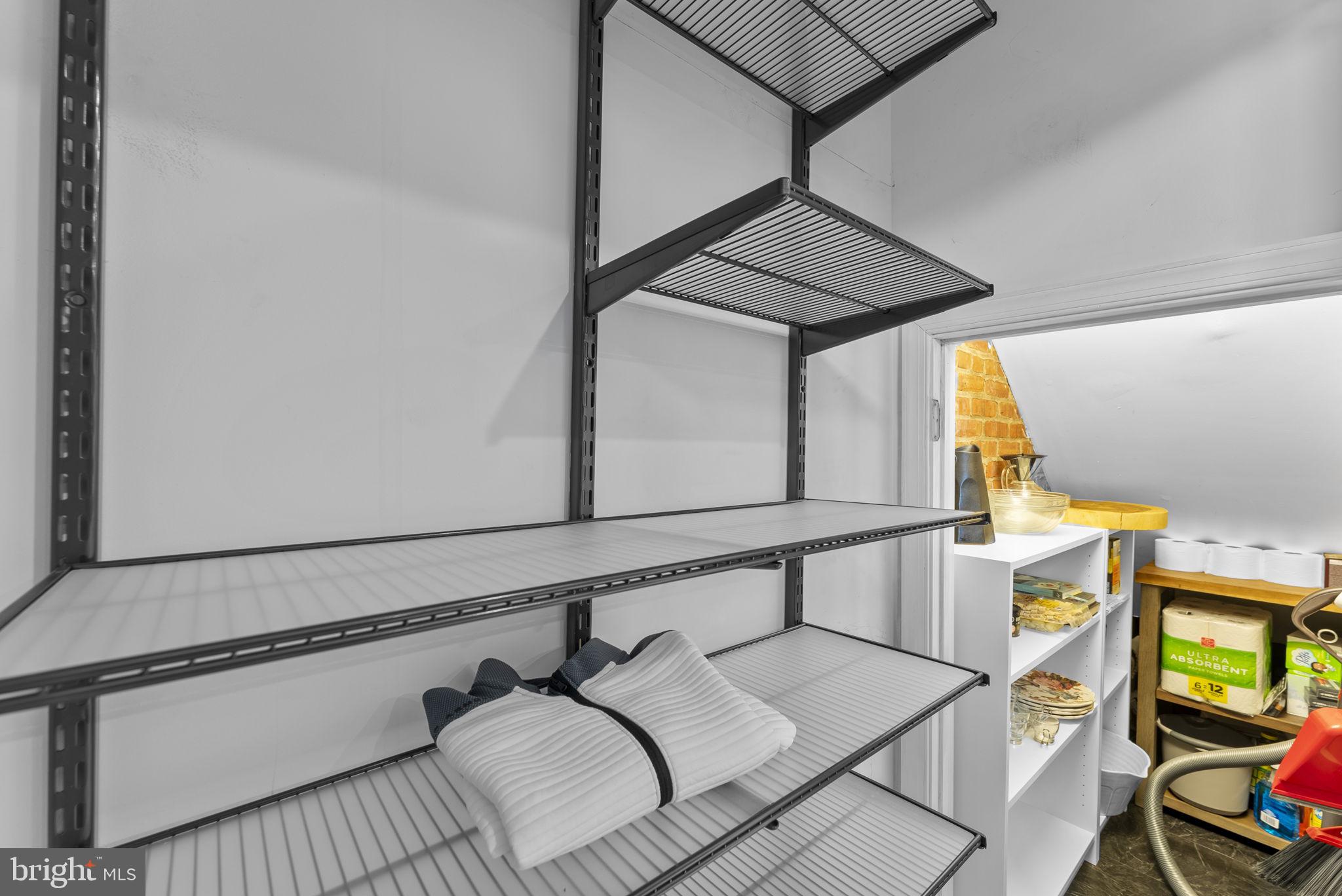 HENDERSON'S WHARF - Residential