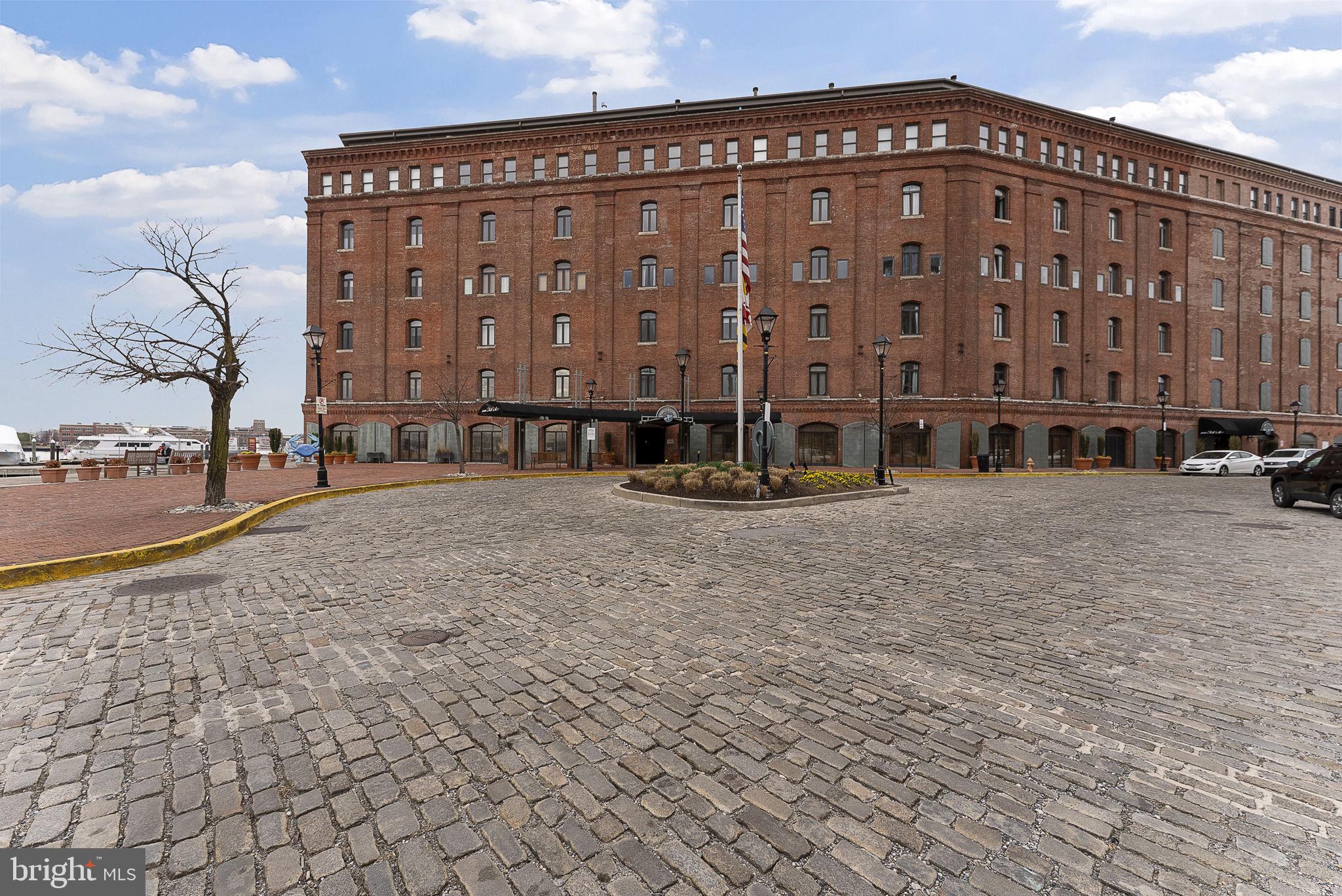 HENDERSON'S WHARF - Residential
