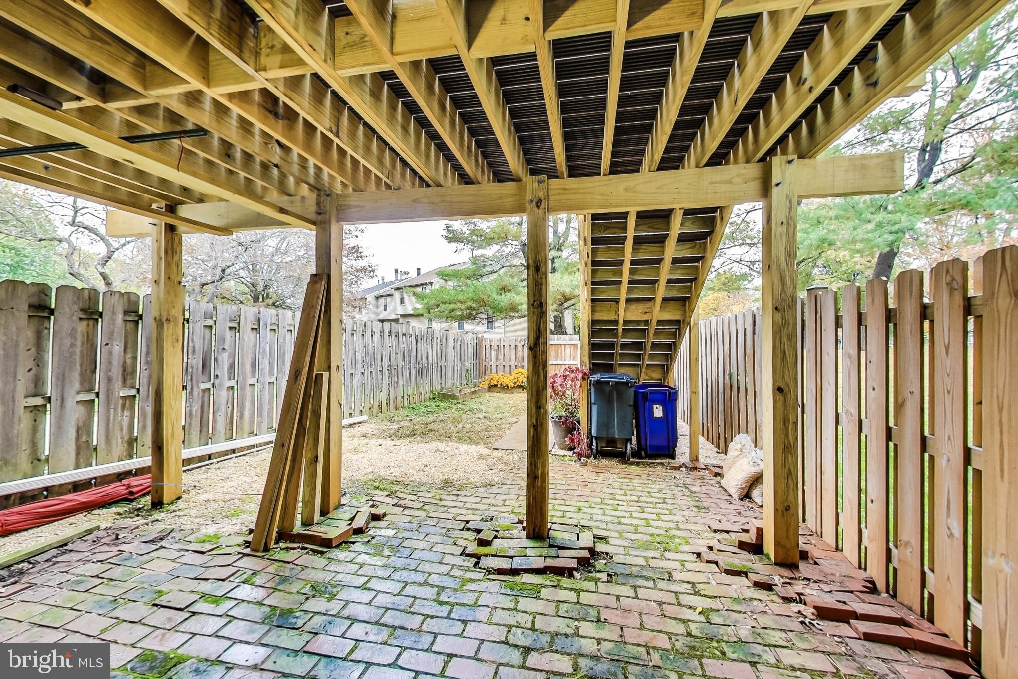 DERWOOD STATION - Residential