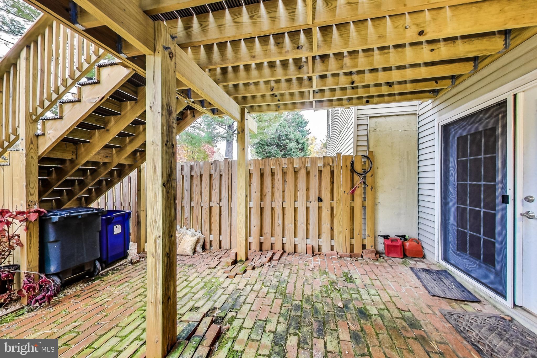 DERWOOD STATION - Residential