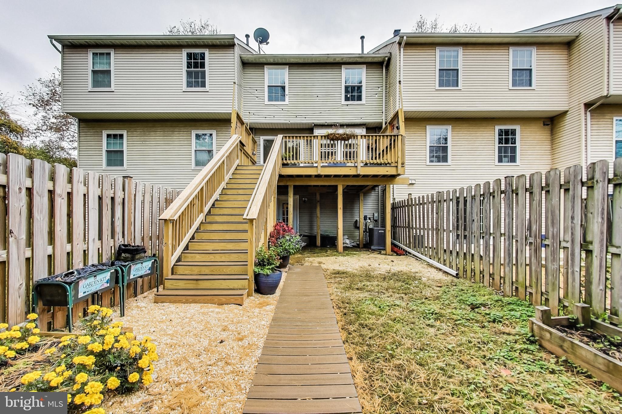 DERWOOD STATION - Residential